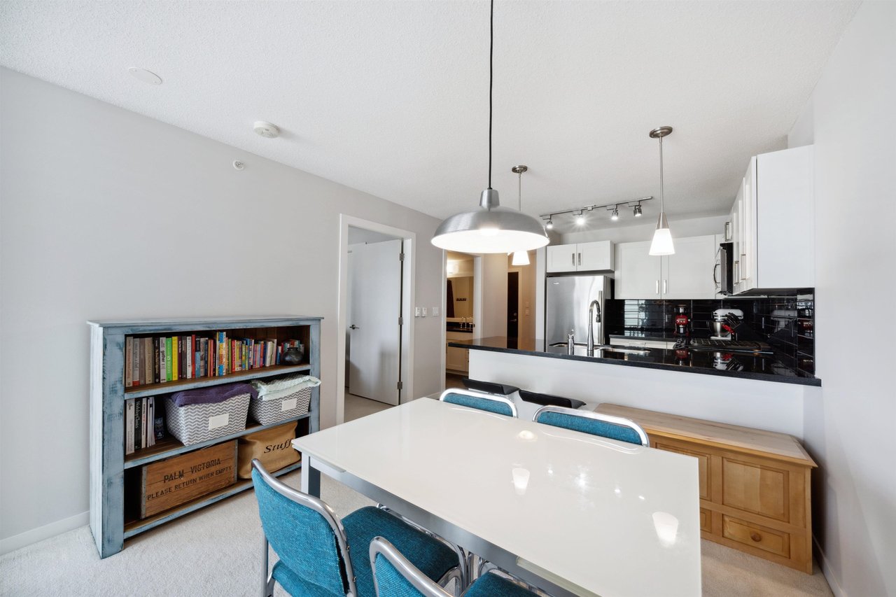 706-2133 Douglas Rd