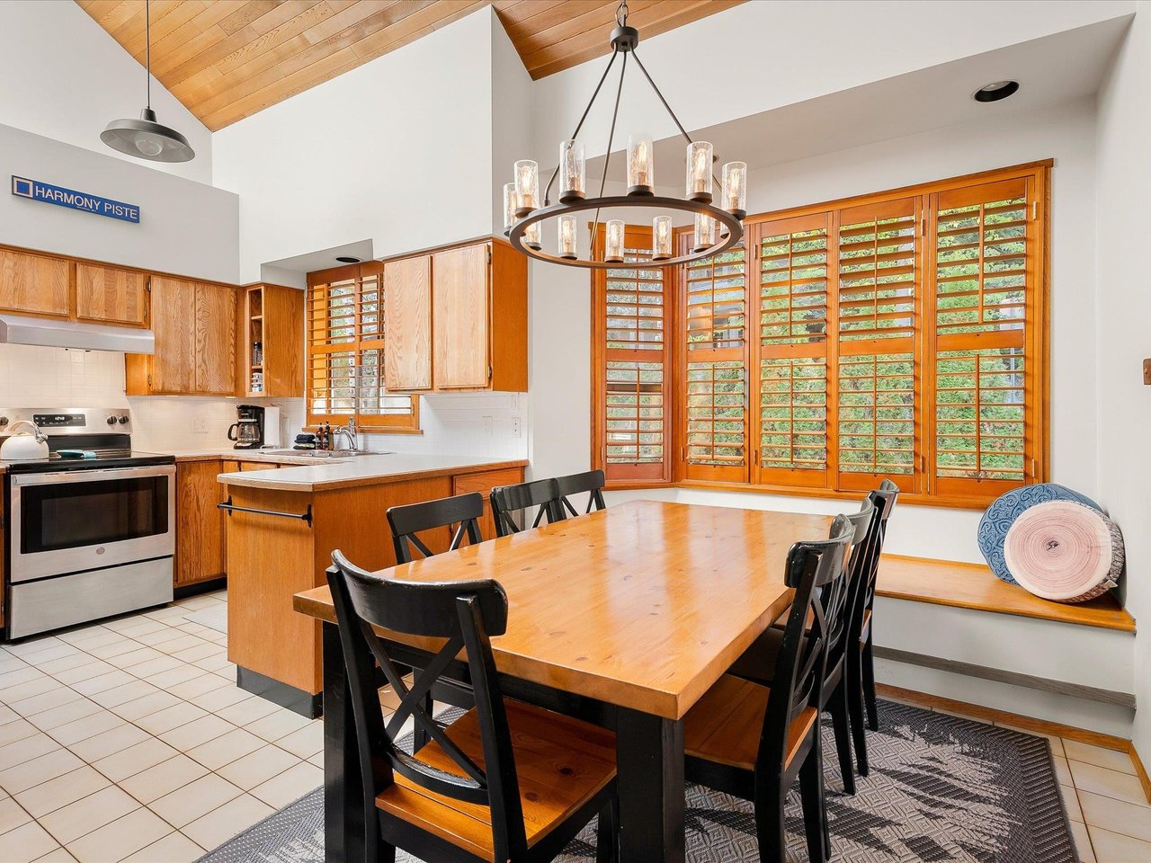 6-2238 Gondola Wy