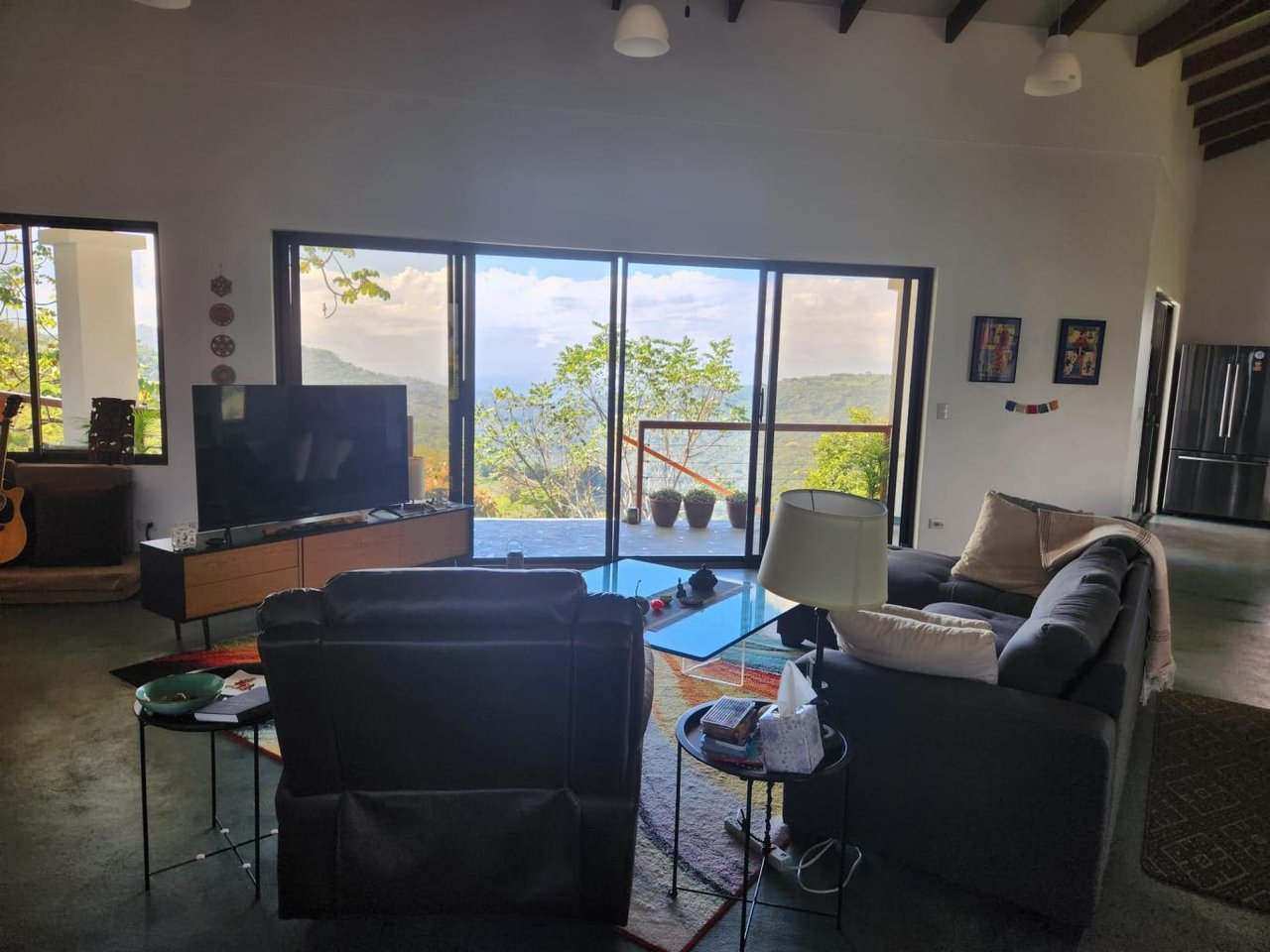 3 Bedroom Home With Pool, 360 Degree Mountain and Ocean View