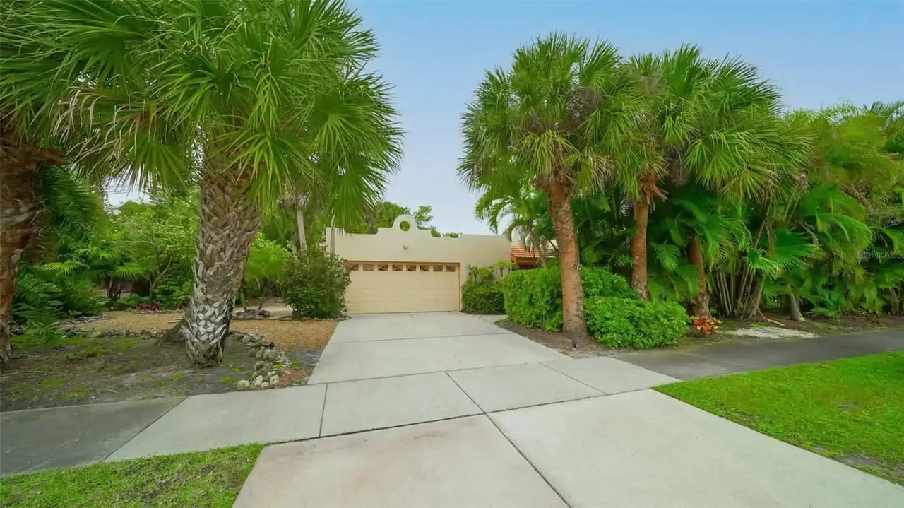 🔥🌳UNDER CONTRACT🌳🔥 @656 AVENIDA DE MAYO, SARASOTA, FL 34242