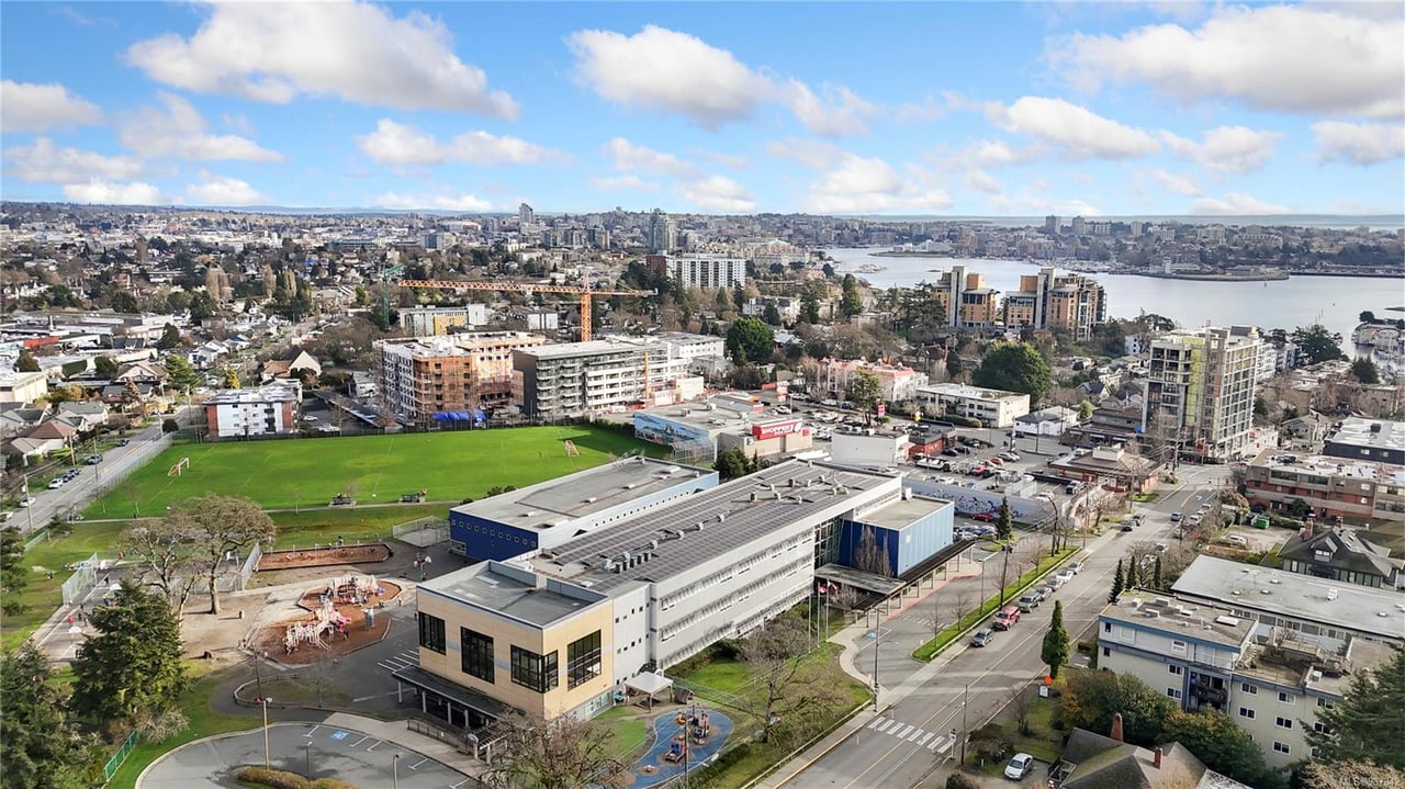 5-906 Old Esquimalt Rd, Esquimalt