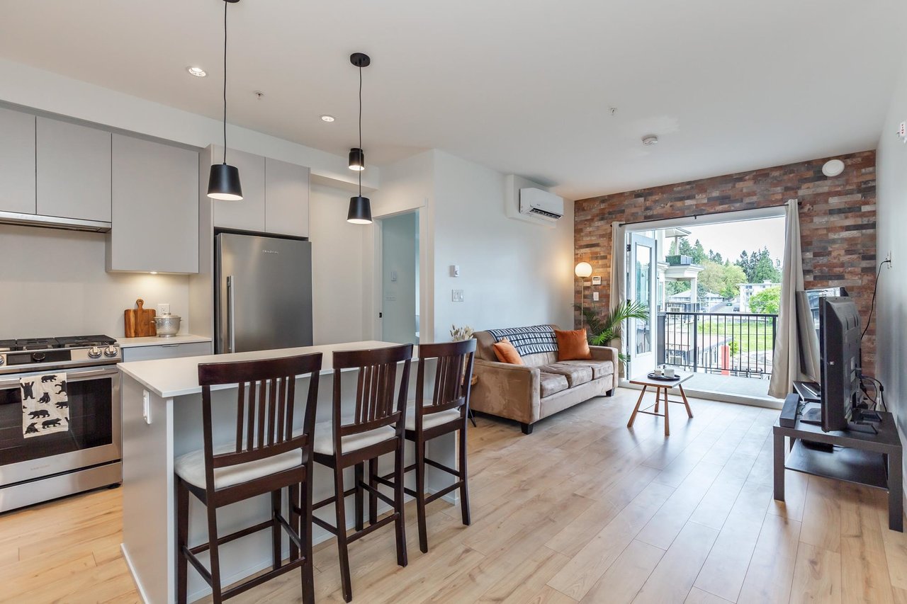 413-2493 Montrose Ave