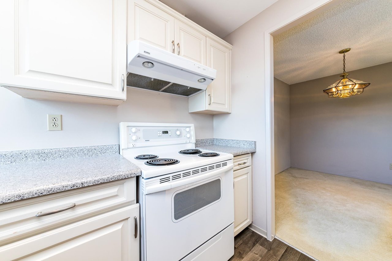 414-2366 Wall St