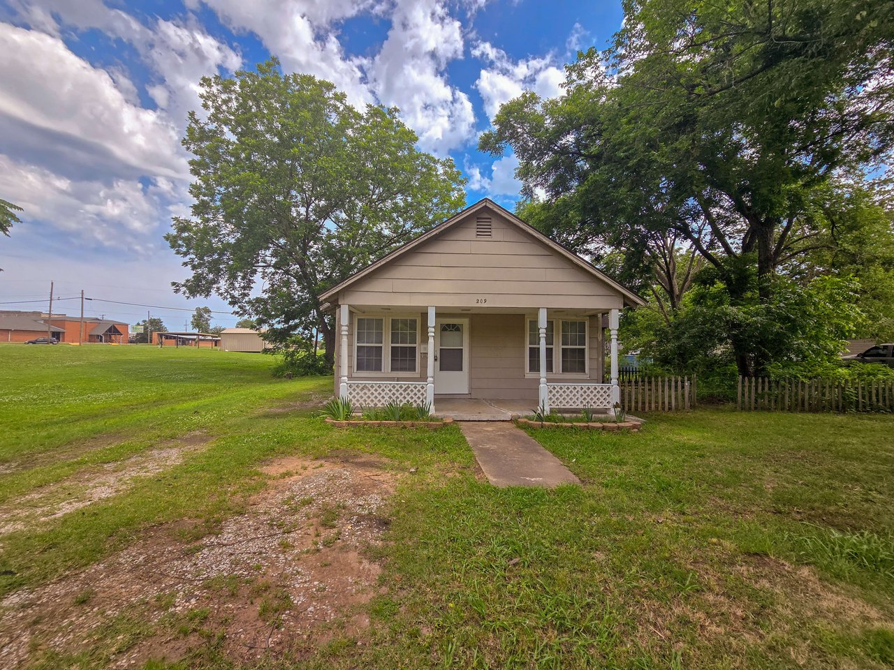 209 E Main St
