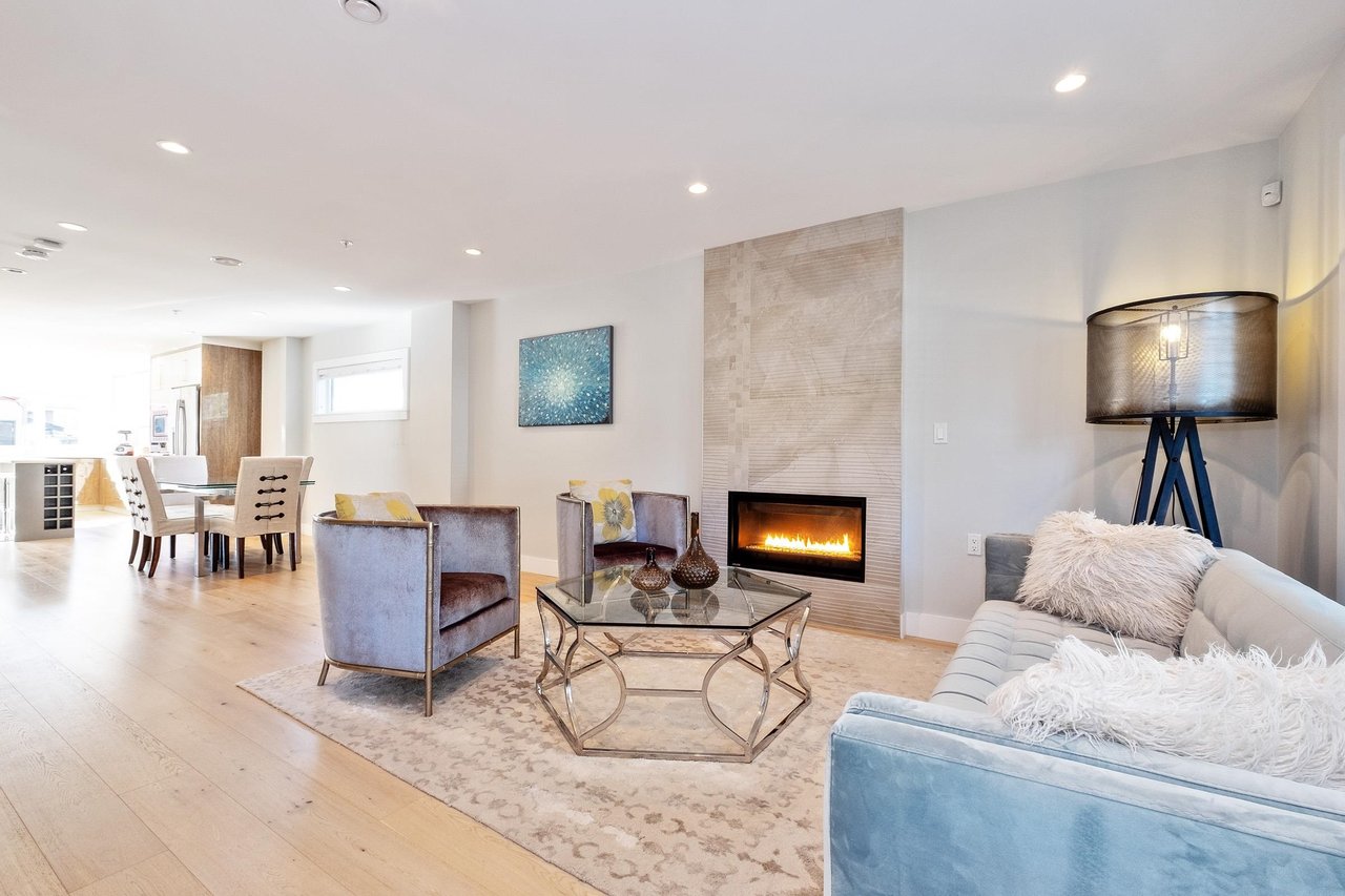 233 W 19th St