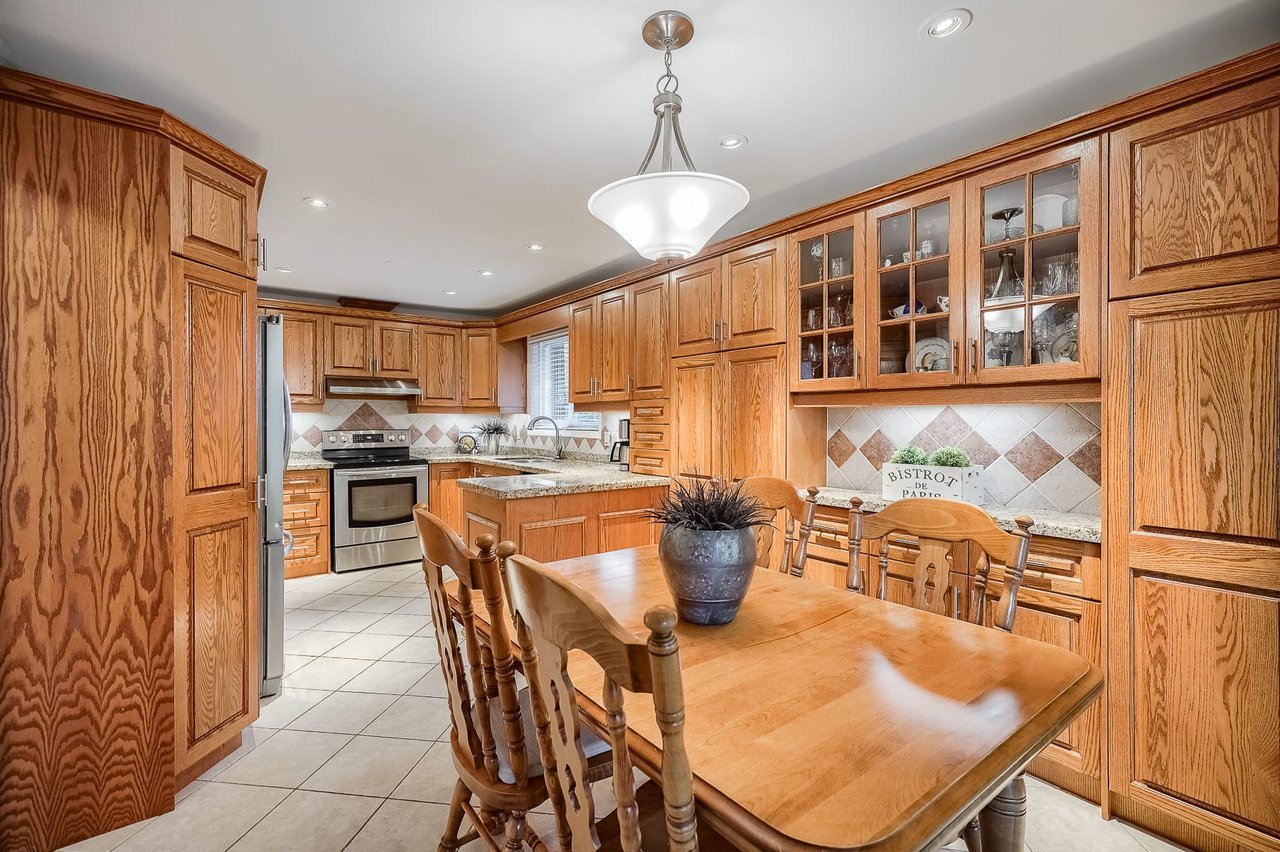 268 Mineola Rd E
