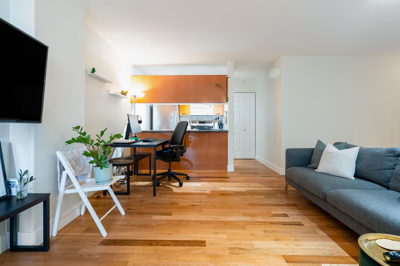 301-1818 W 6th Ave
