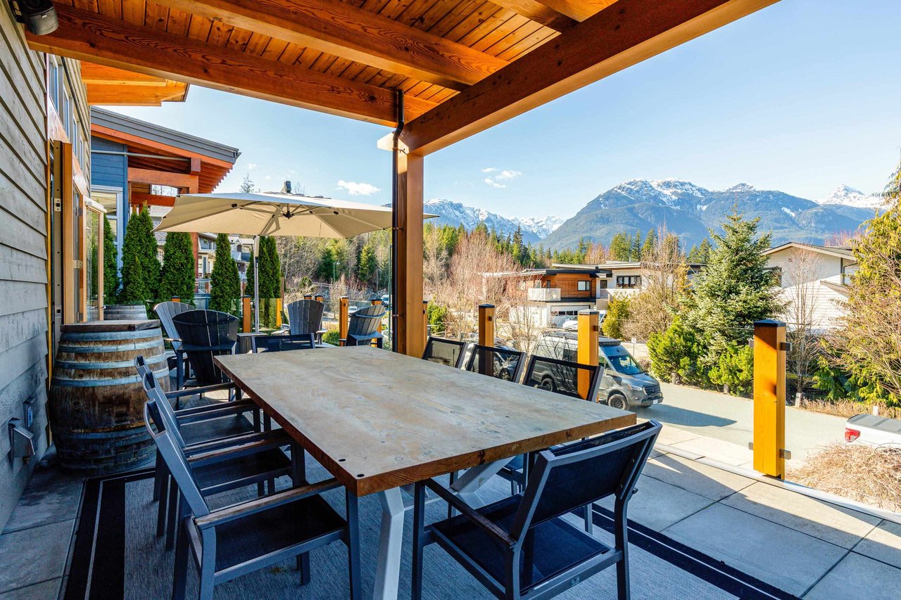 1054 Jay Cres