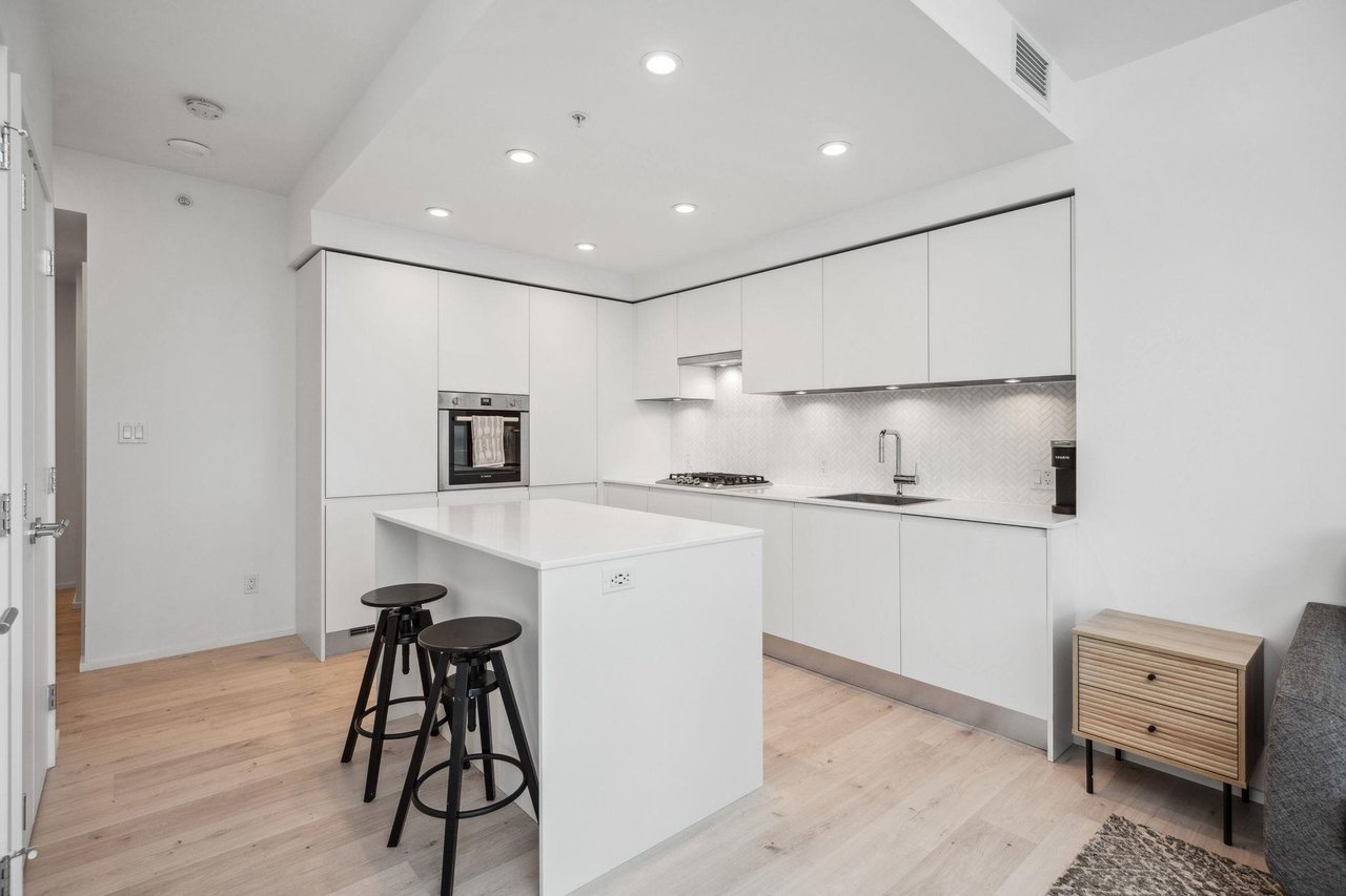 2006-3809 Evergreen Pl
