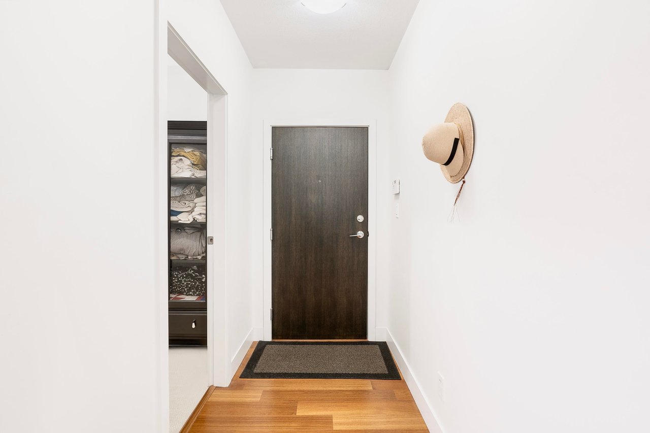 210-5989 Iona Dr
