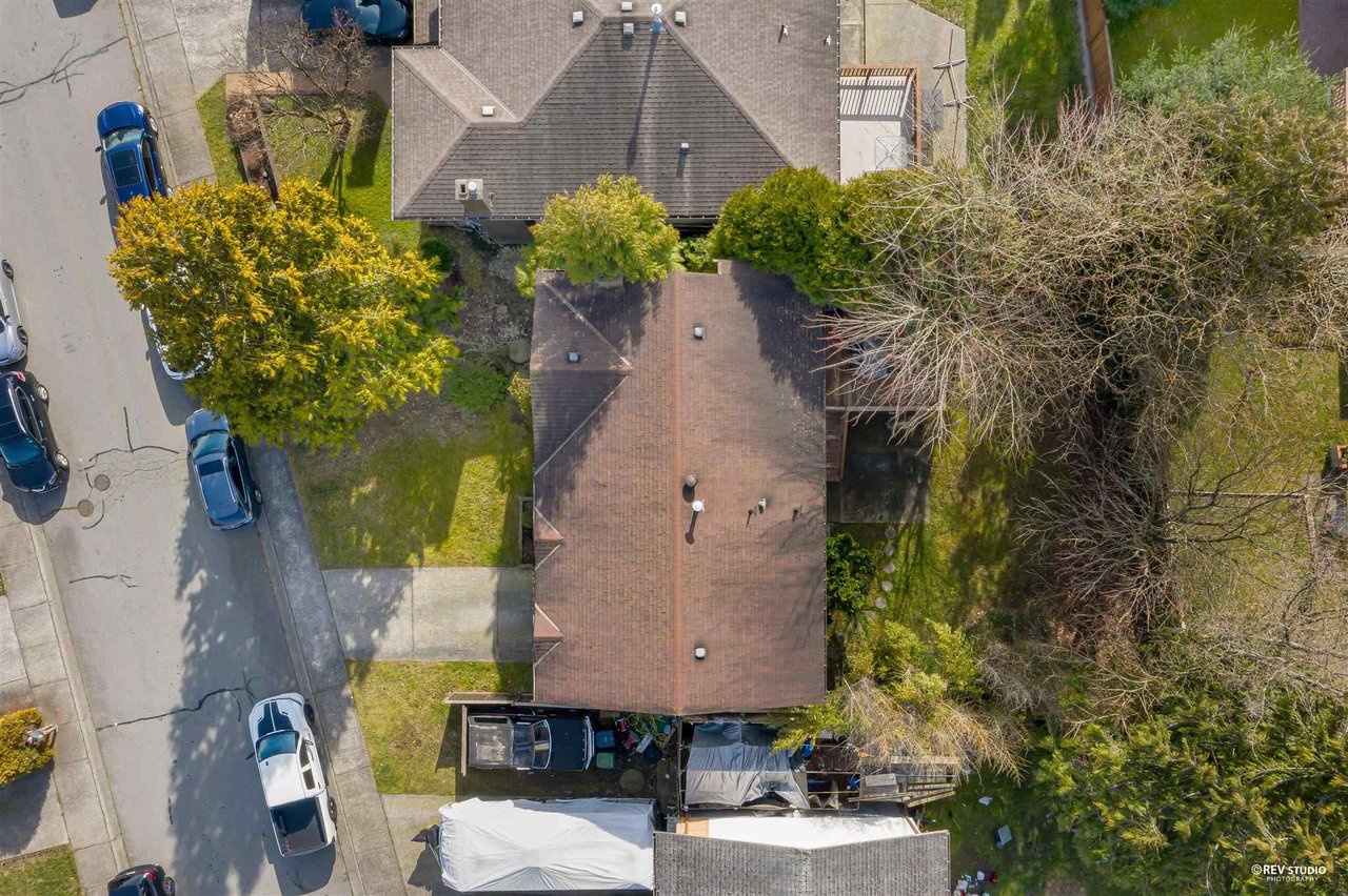 3162 Bute Cres