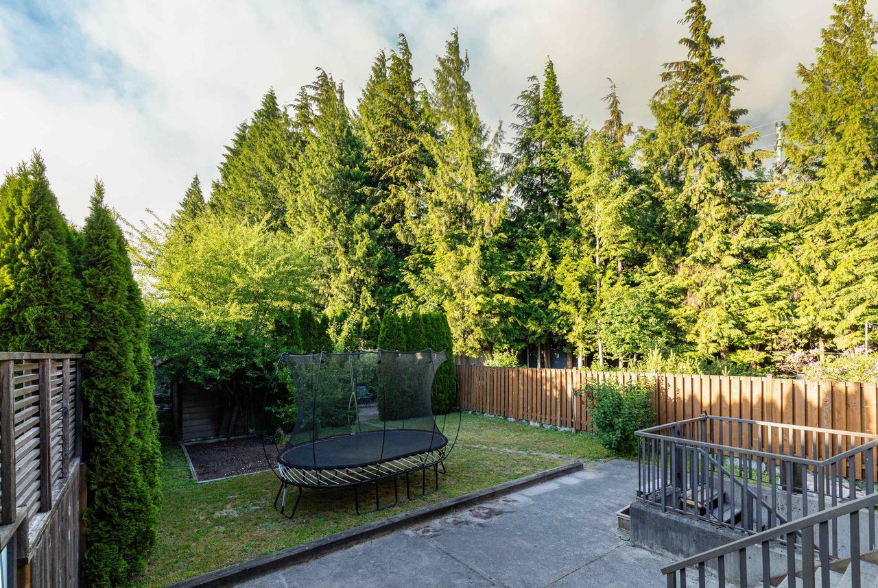 1687 Edwards Rd