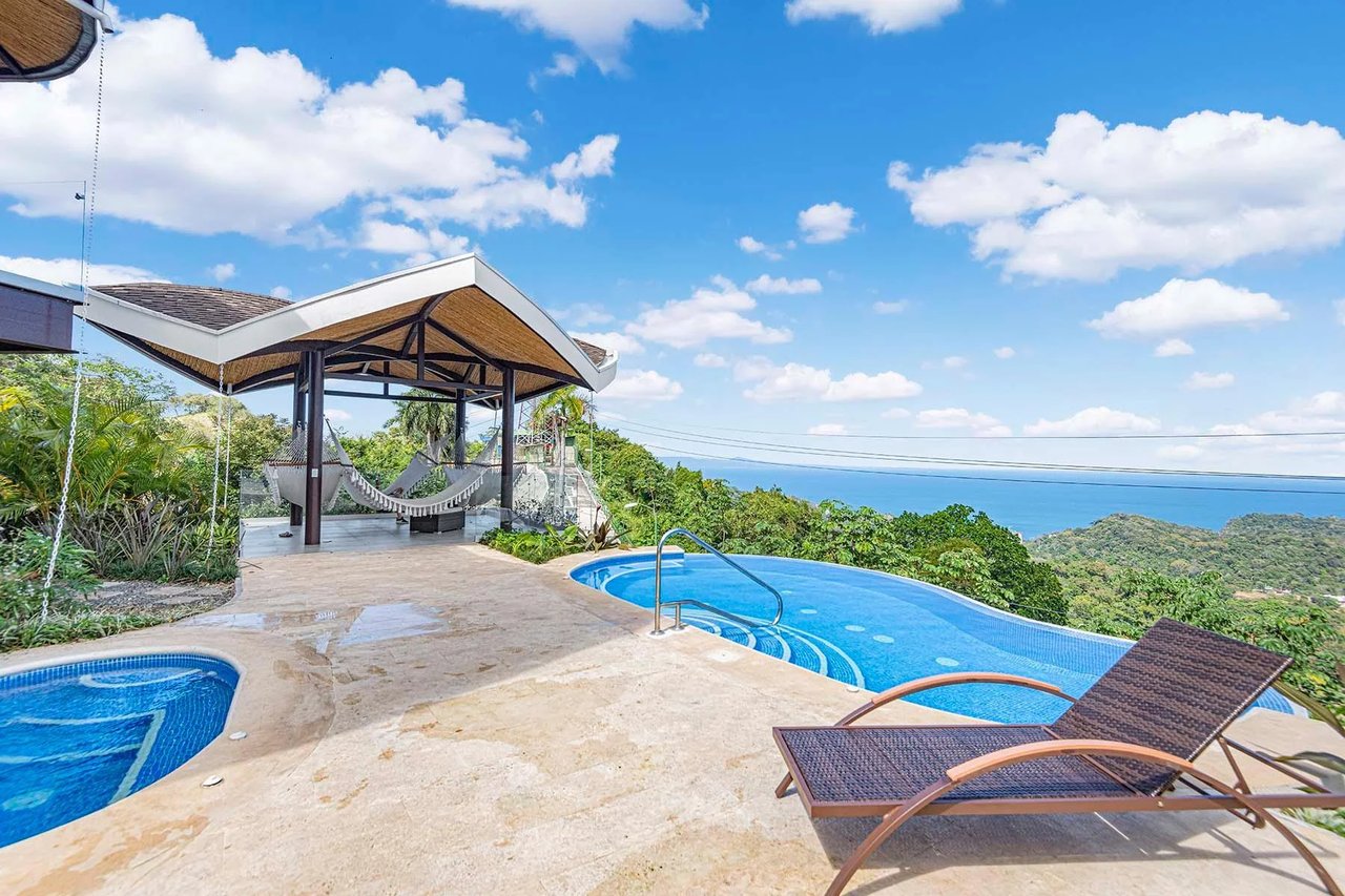 Luxury Oceanview Corner Penthouse, Jaco, Puntarenas