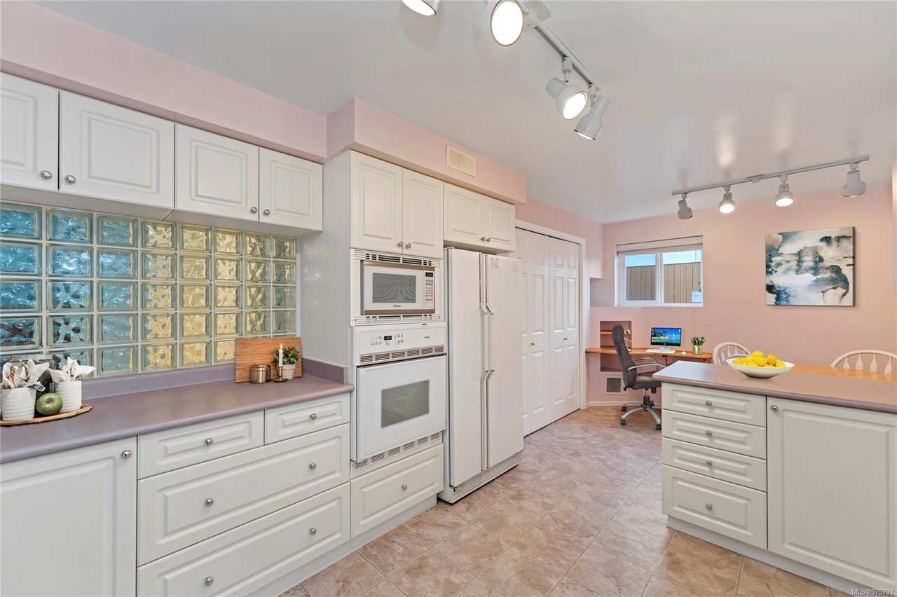 562 Baker St