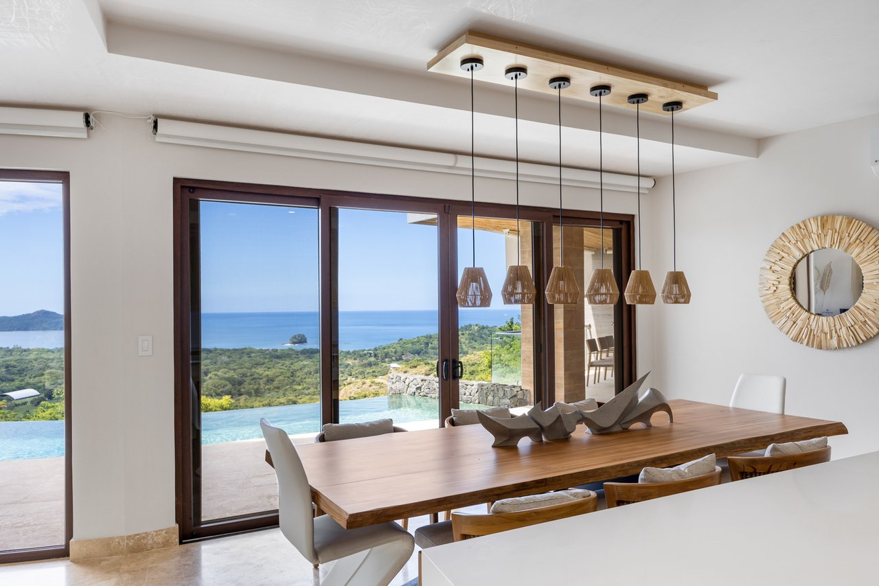 Contemporary Infinity Pool Villa, Flamingo, Guanacaste
