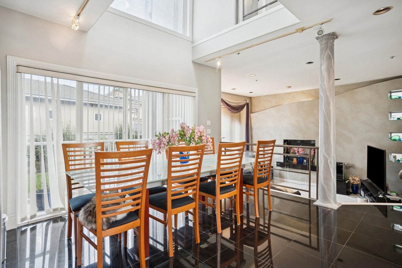 2085 Qualicum Dr