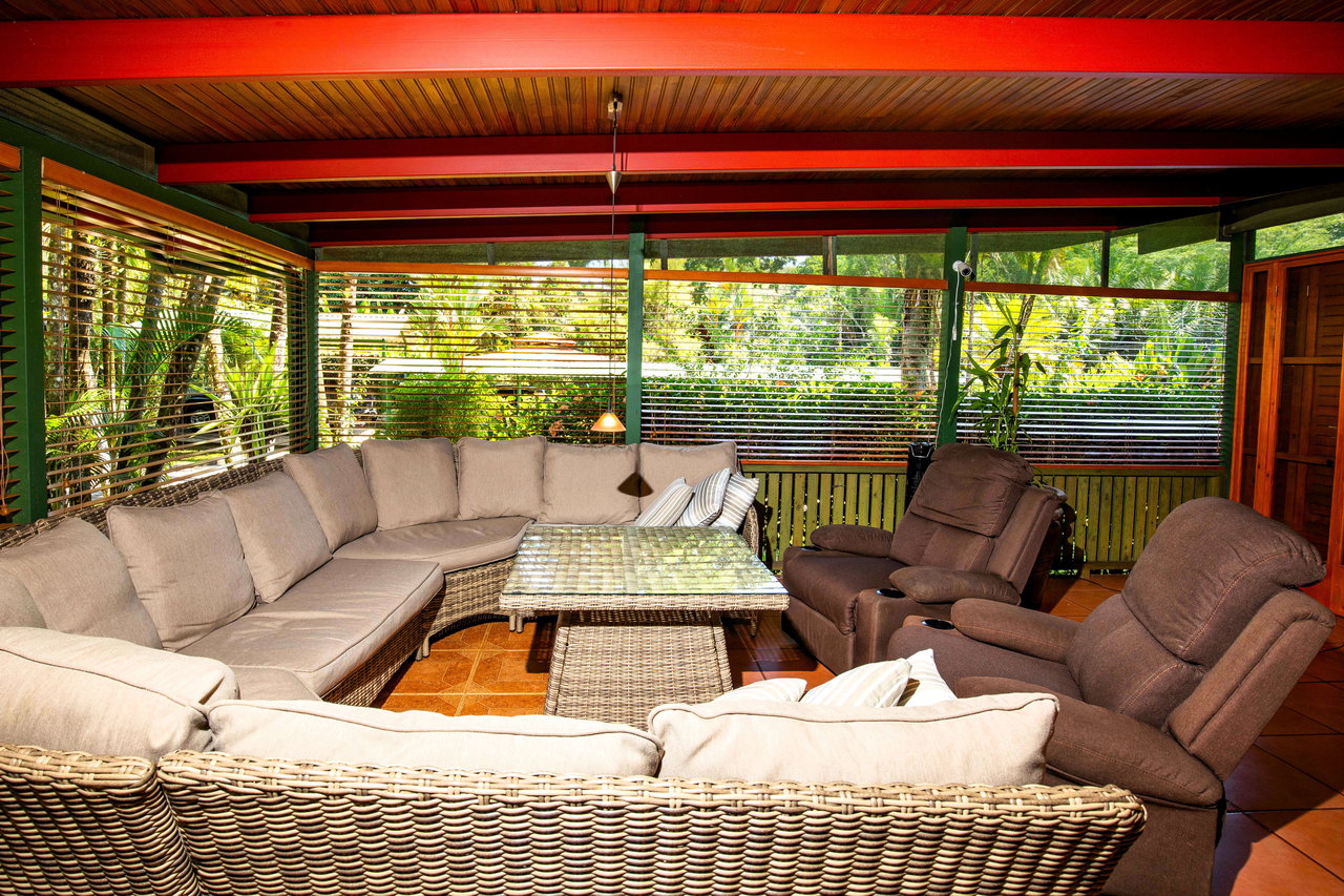 A MONEY MAKER! Location, home, guest cabins, with a SUCCE$$FUL exclusive distribution agency!