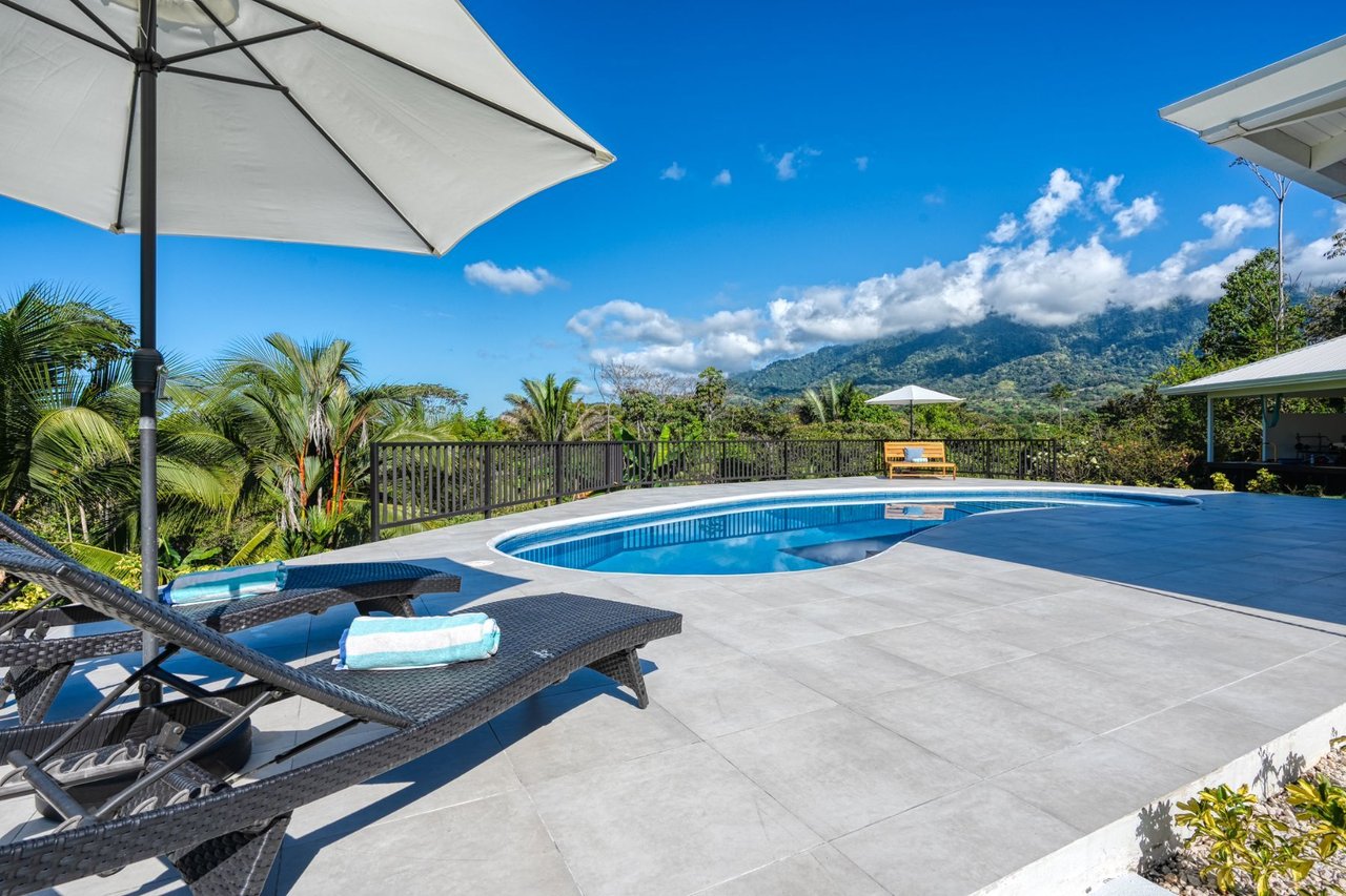 Modern Mountain Pool Home, Ojochal, Puntarenas
