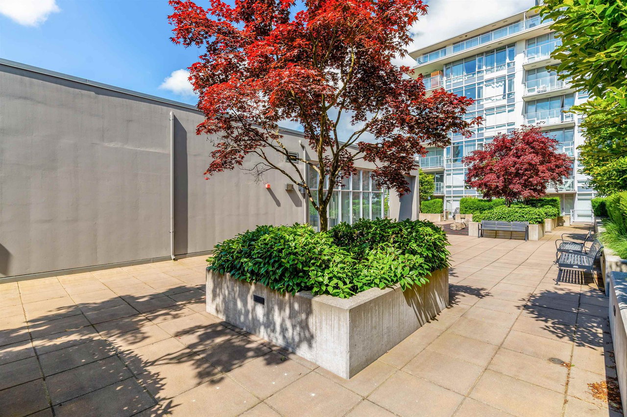1102-4815 Eldorado Mews