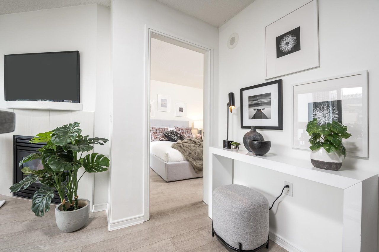 702-1068 Hornby Street, Vancouver