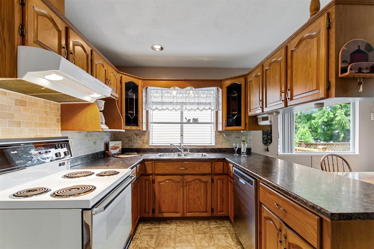 15 Ravine Dr