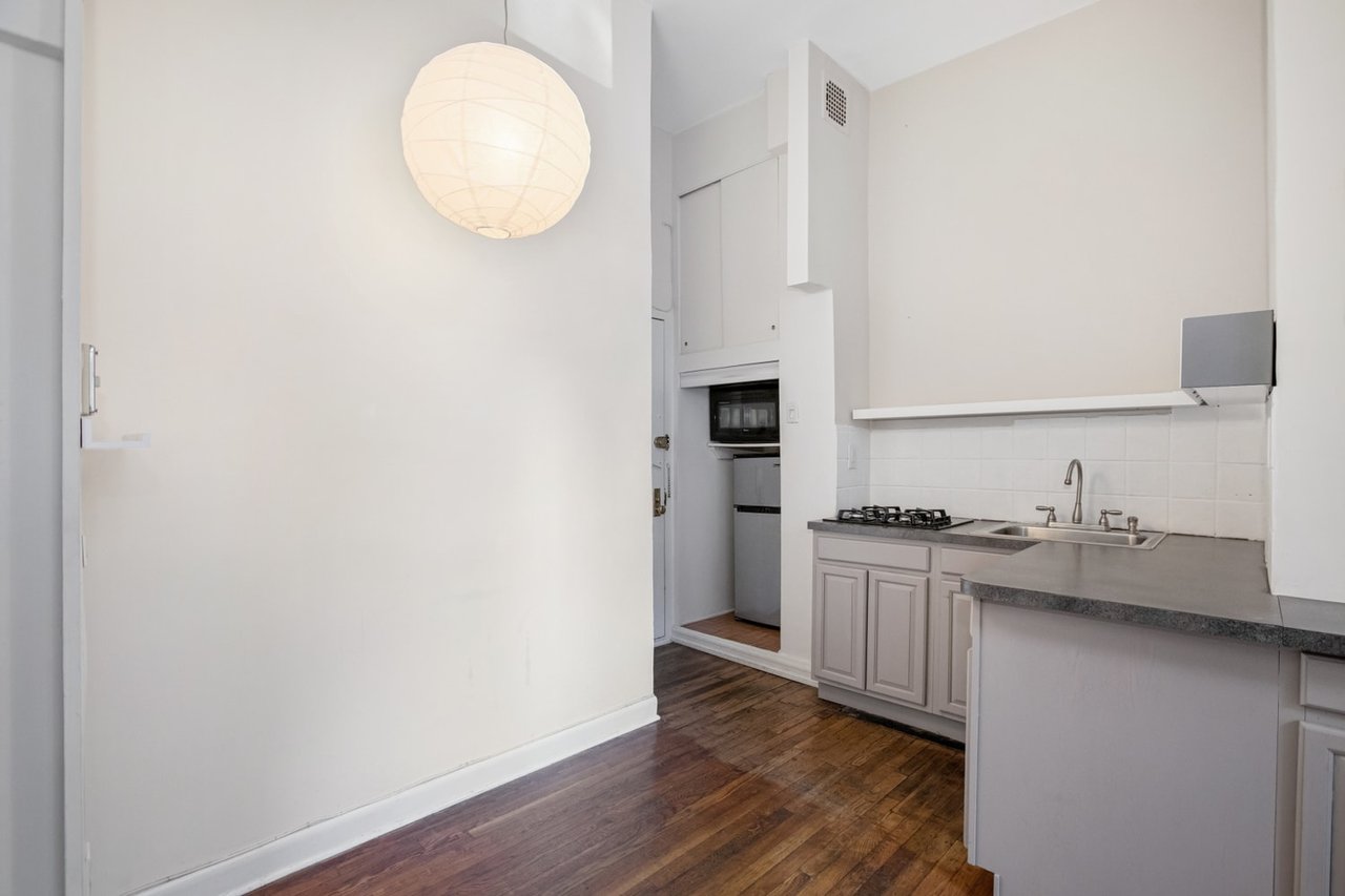 151 E 20th St, #2A