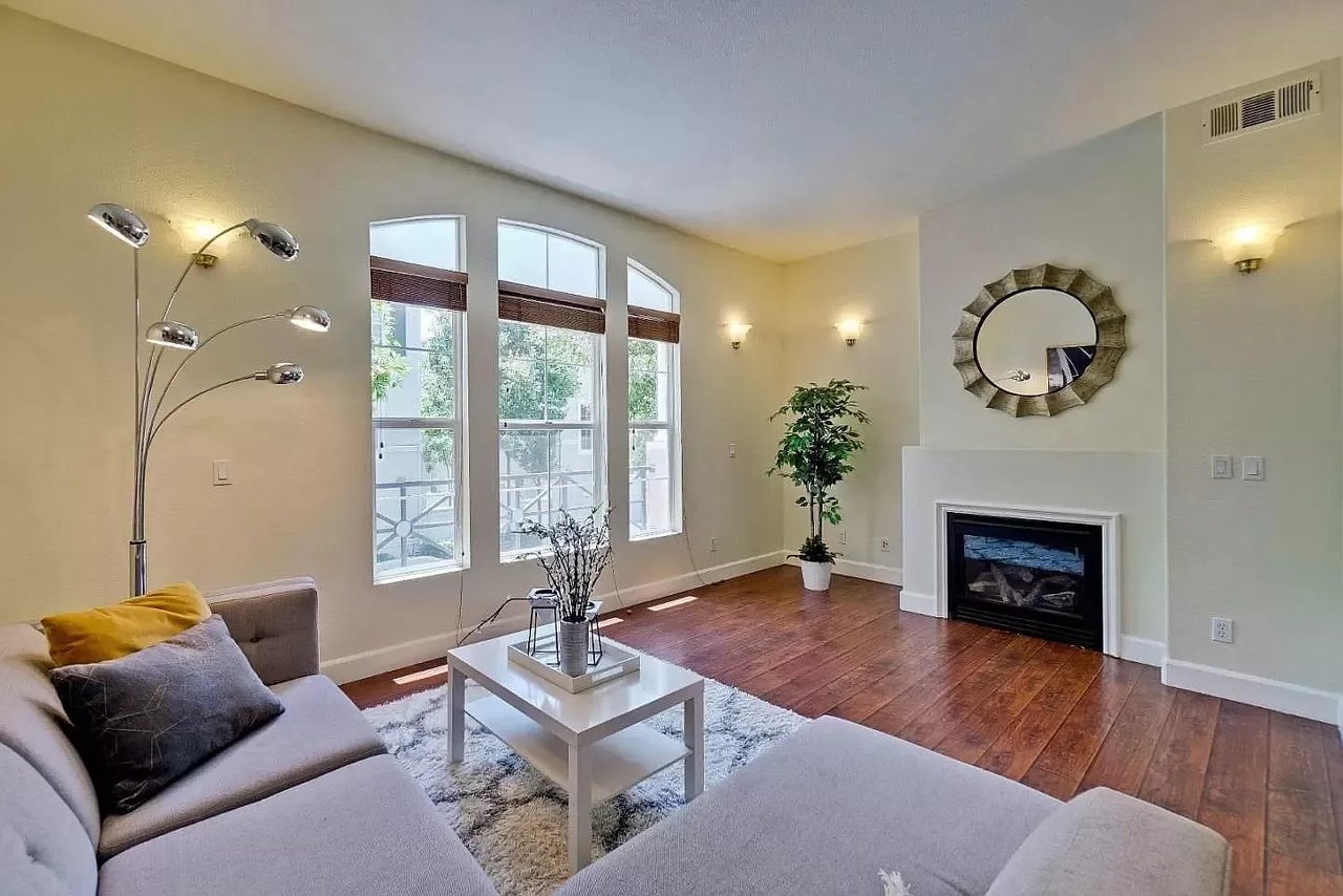 223 Metropolitan Dr