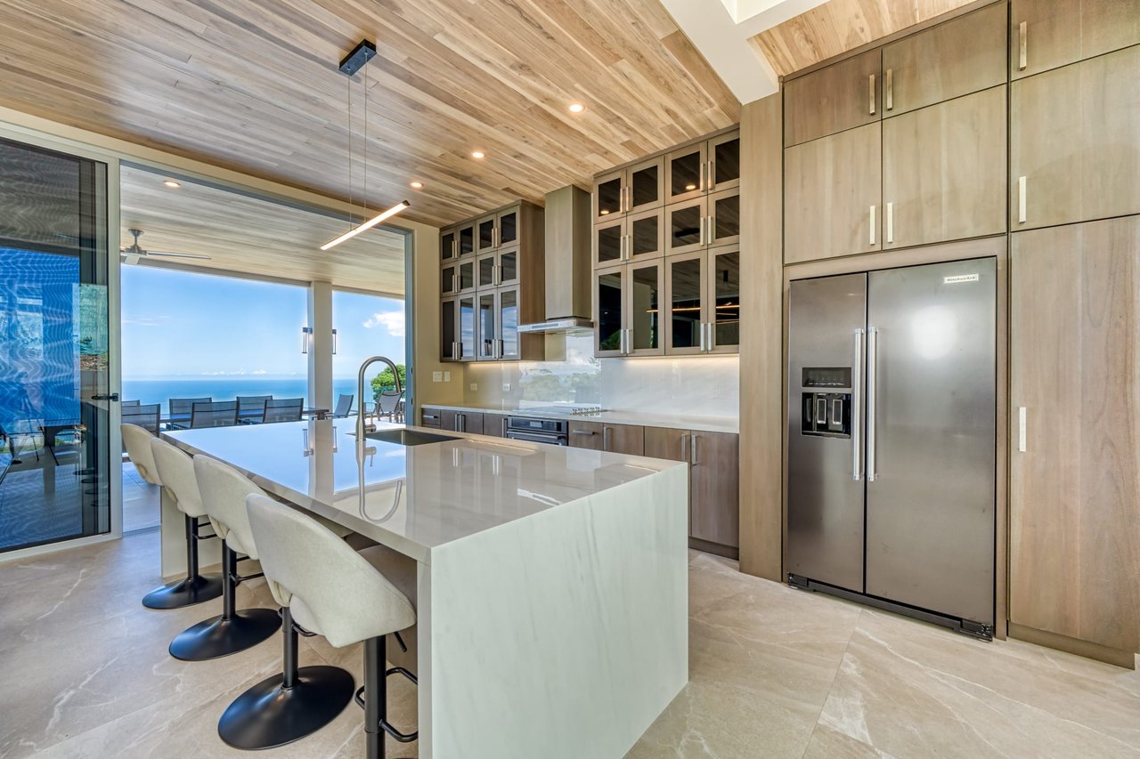 Luxurious Bella Vista Estate