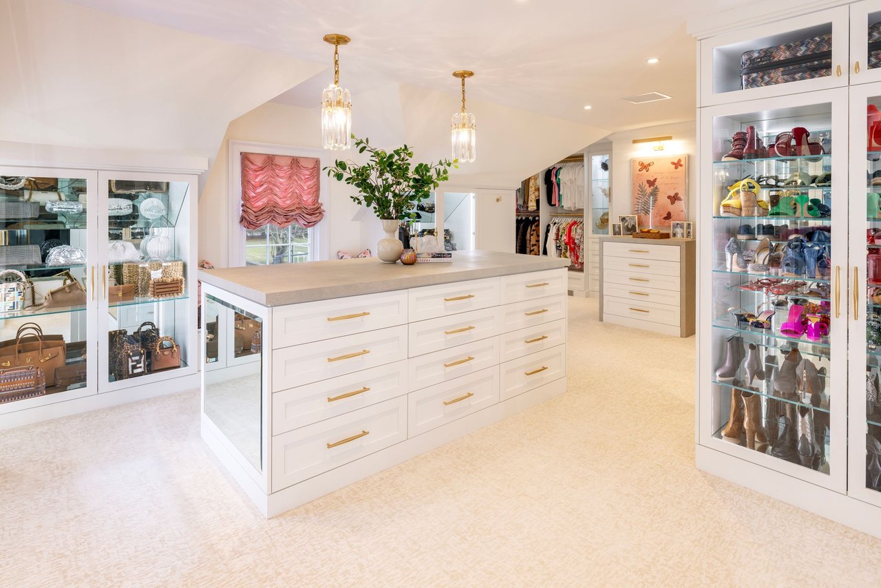  SUBSCRIBE SIGN IN Kimmie Turiansky’s closet in Bedminster, N.J., is about 470 square feet. VIDEO: DOROTHY HONG FOR THE WALL STREET JOURNAL REAL ESTATE LUXURY HOMES Champagne Bars, Tanning Booths and Revolving Shoe Racks: The $1 Million Closet Has Arrived