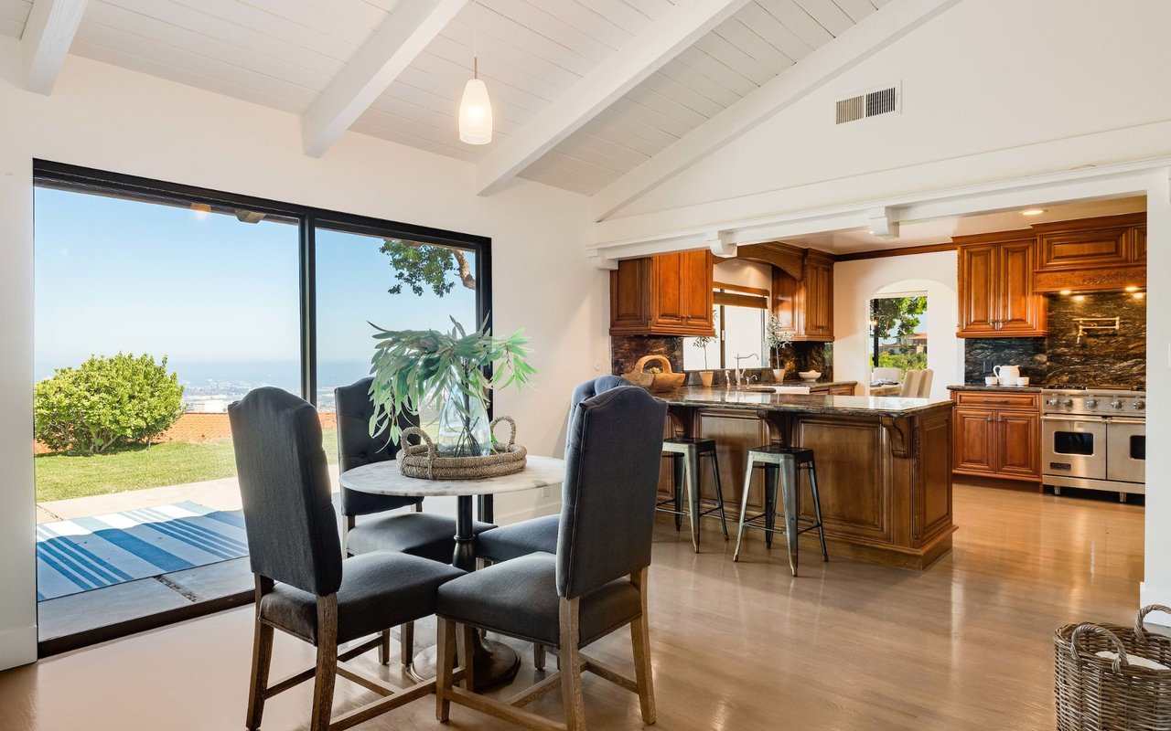 3158 Crownview Dr