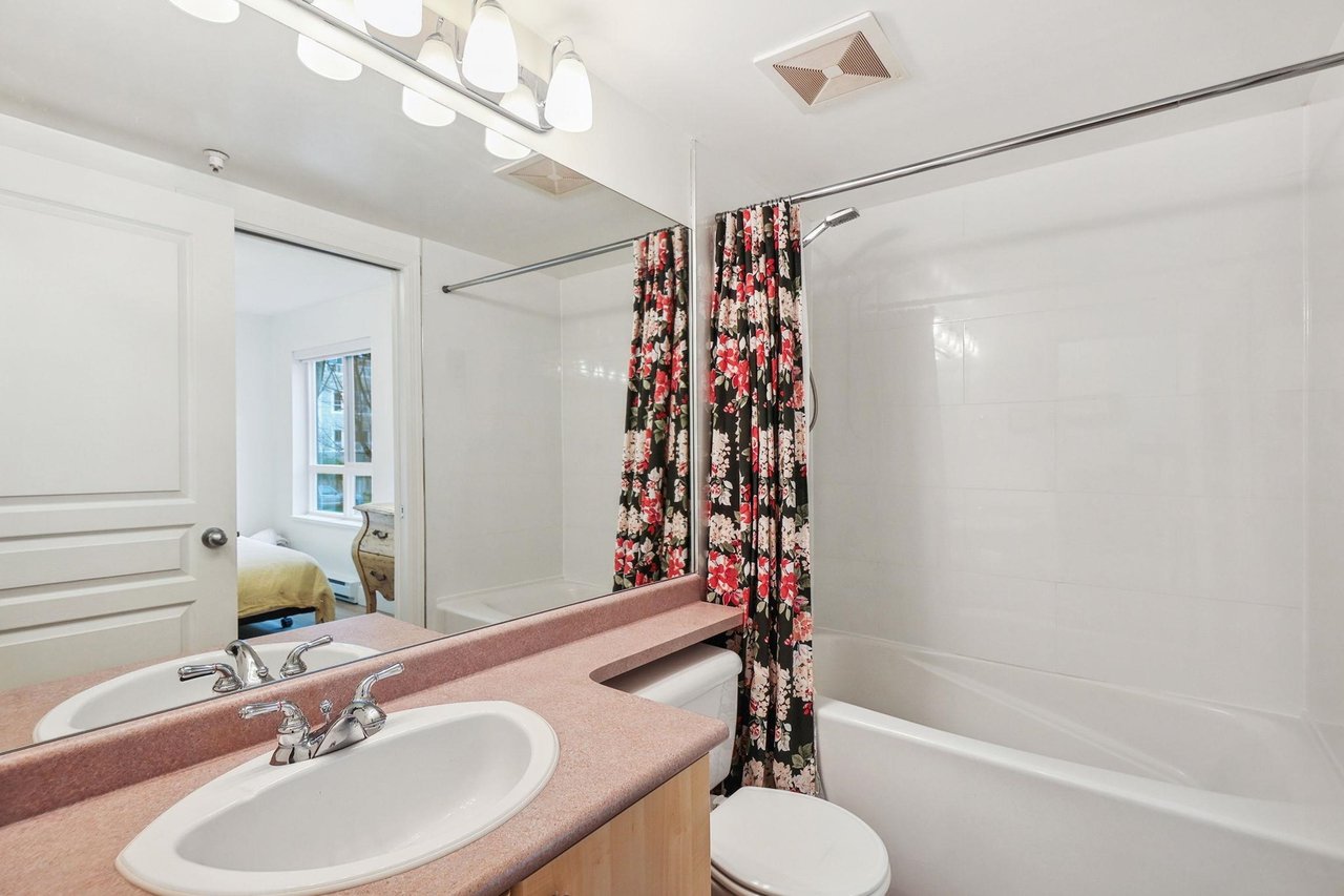 209-3235 W 4th Avenue, Vancouver