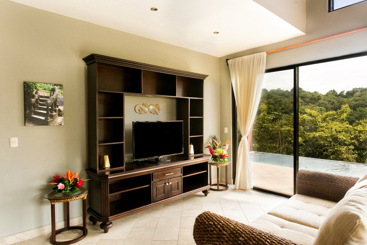 Valley View Home with Pool, Manuel Antonio, Puntarenas