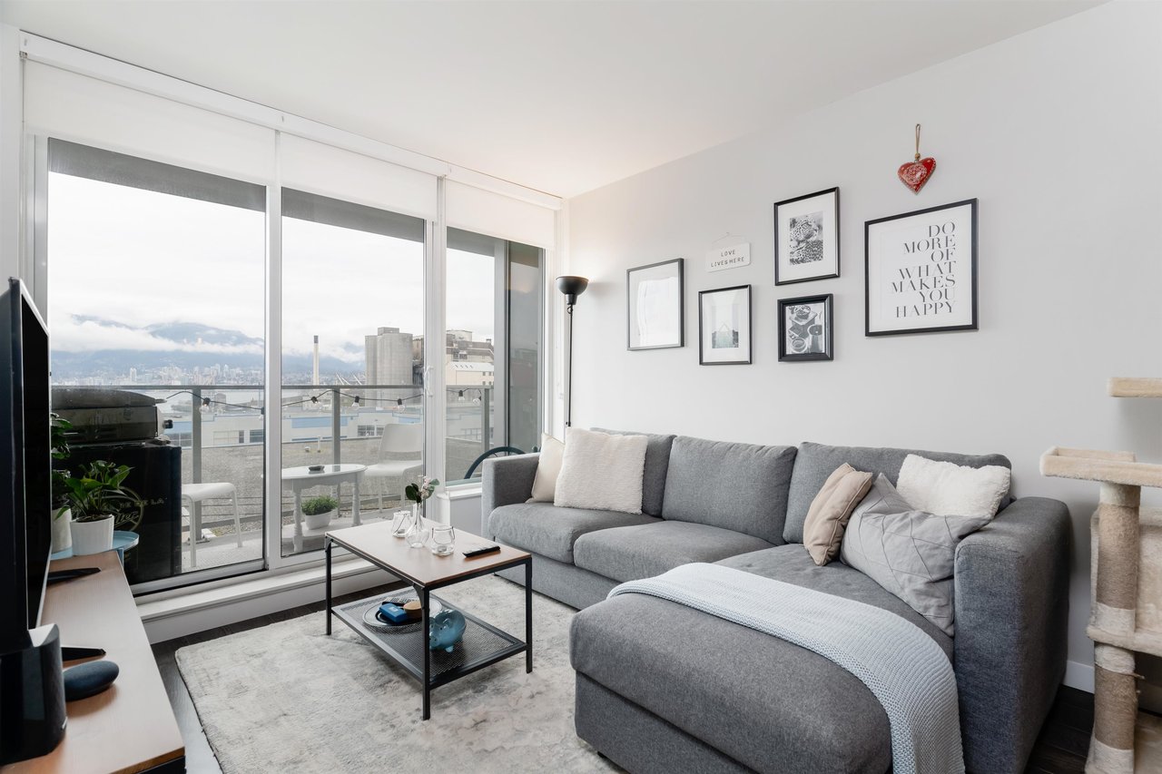 303-933 E Hastings St