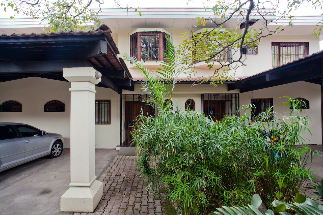 Remodeled Garden Townhome, Escazu, San Jose