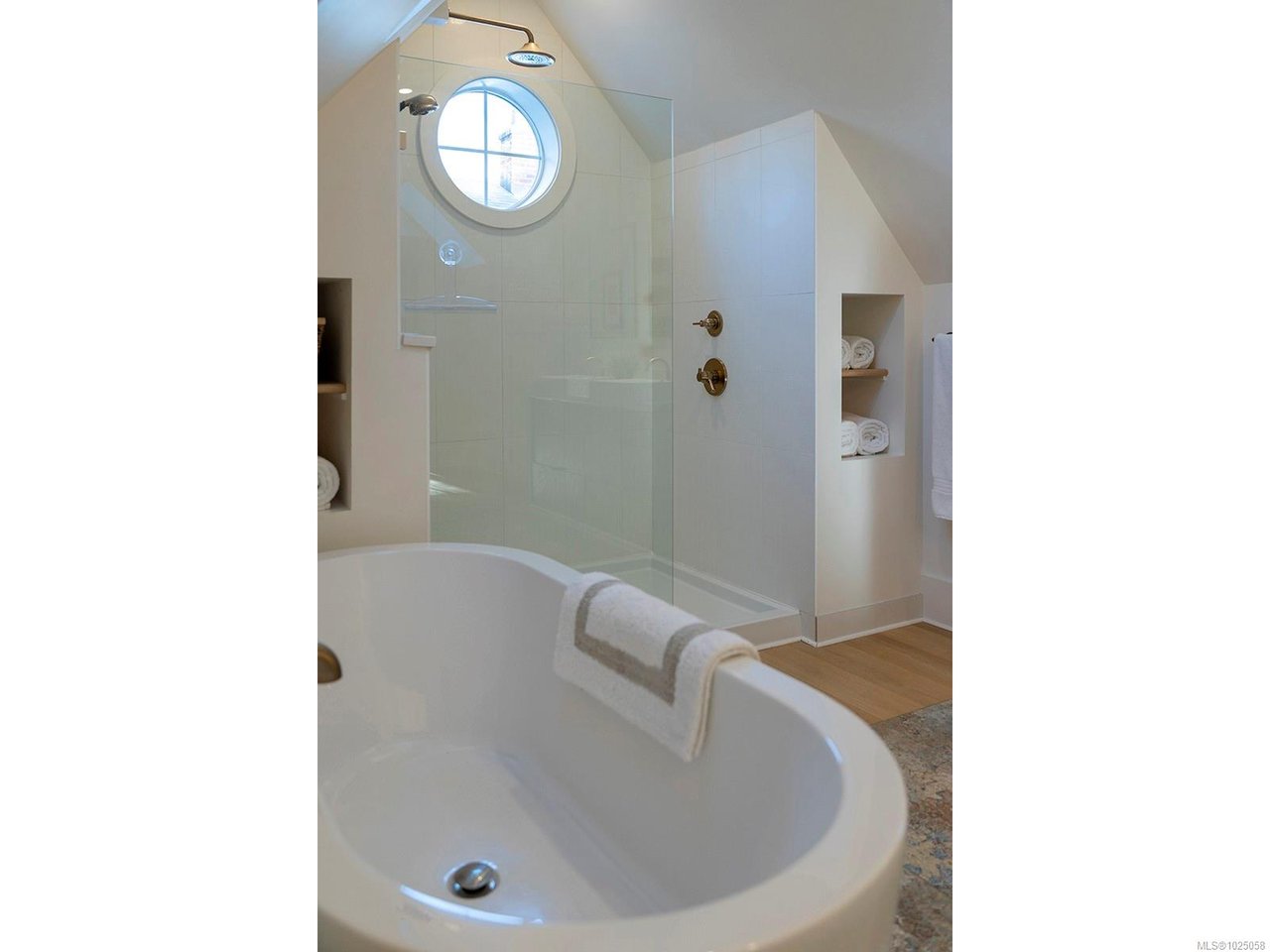 2350 Nottingham Rd, Oak Bay