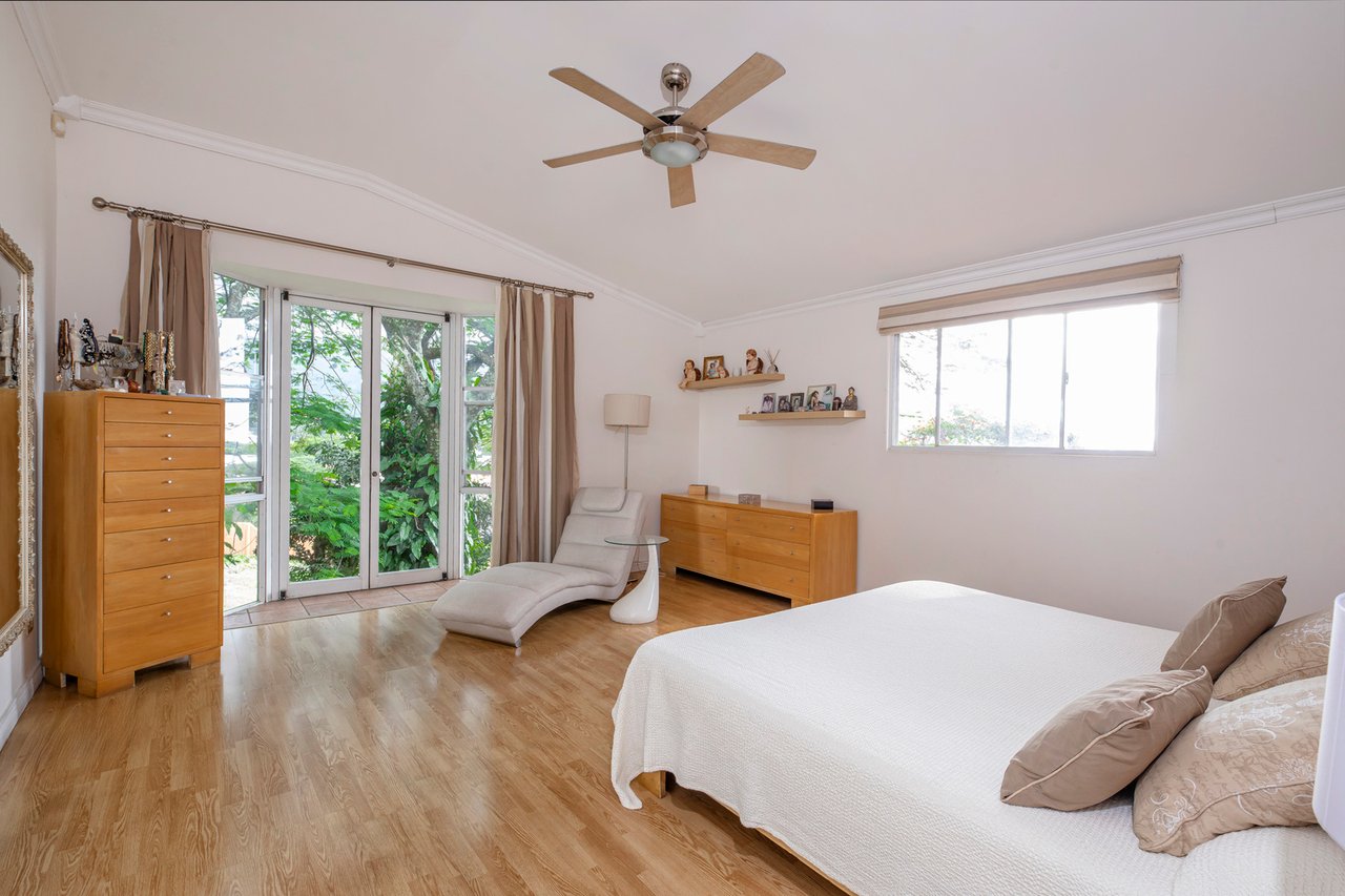 Artistic Mountain View Home, Santa Ana, San Jose