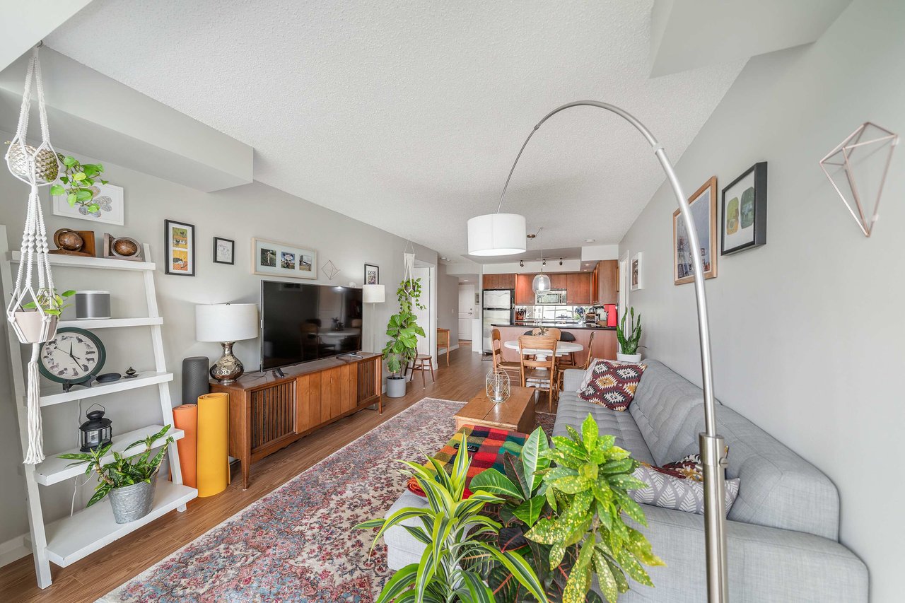 15 Stafford Street #401