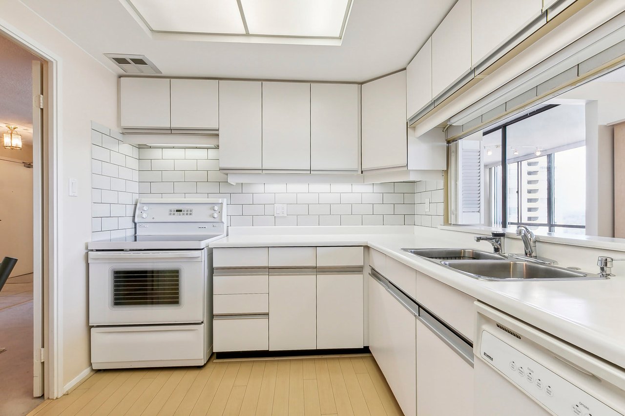 65 Skymark Drive #1407
