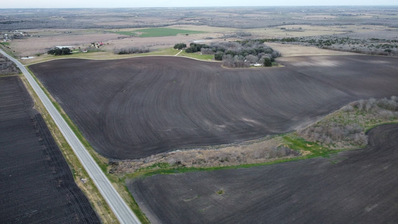 64 Acres on the Edge of a Hot Lockhart