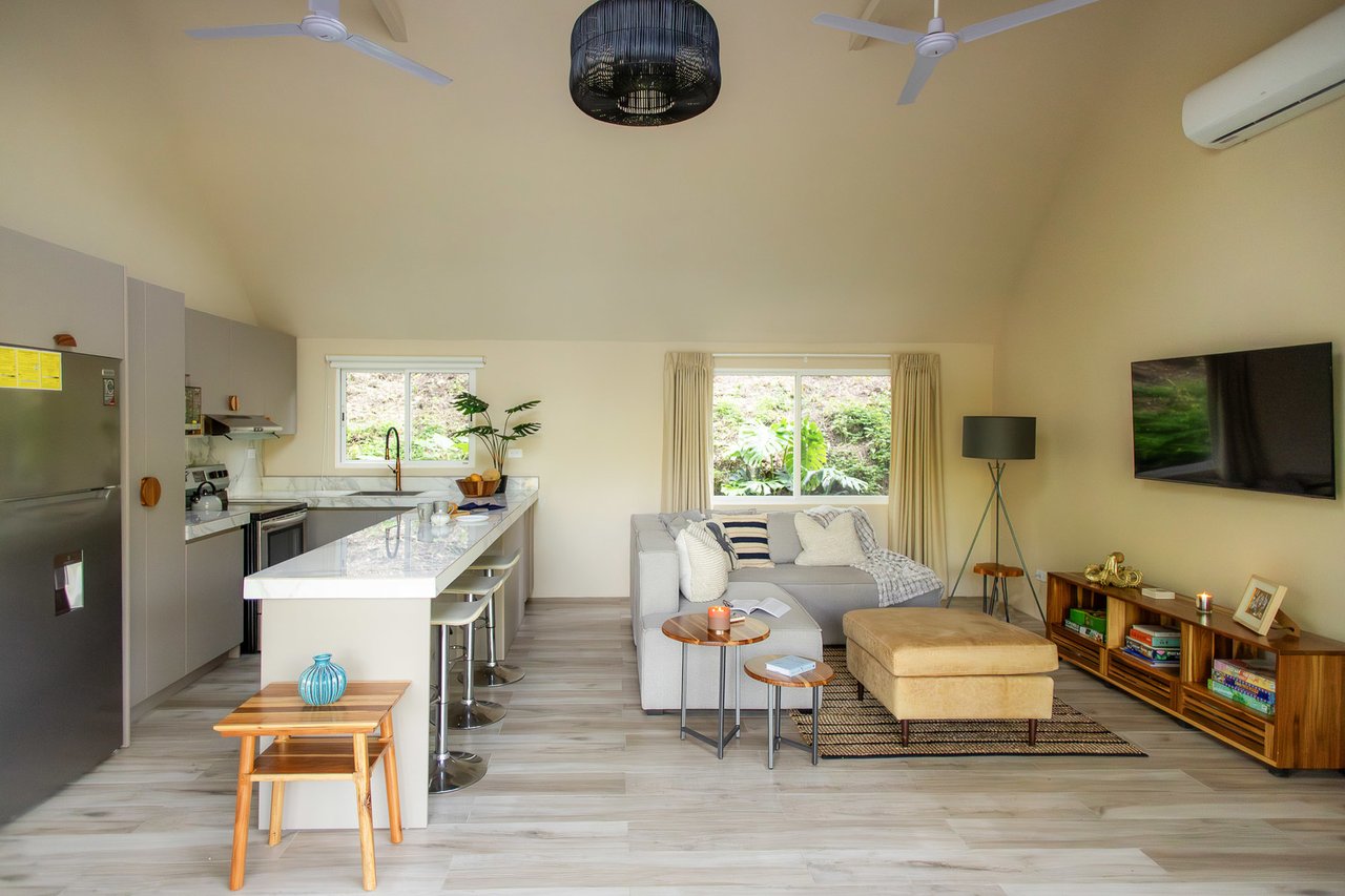 Tropical Rainforest Beach House, Manuel Antonio, Puntarenas