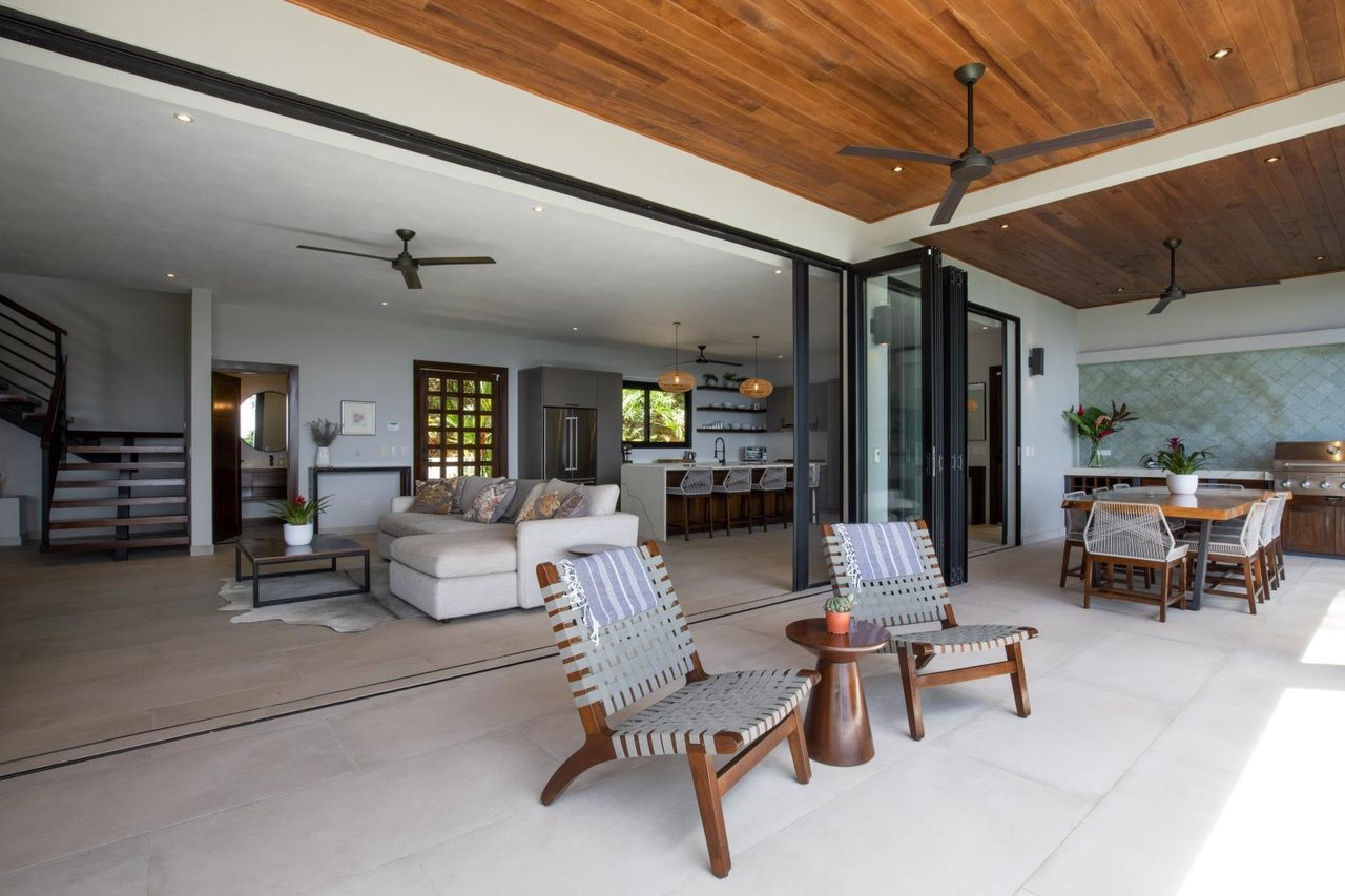 Stunning 4 Bedroom Villa Above Playa Hermosa