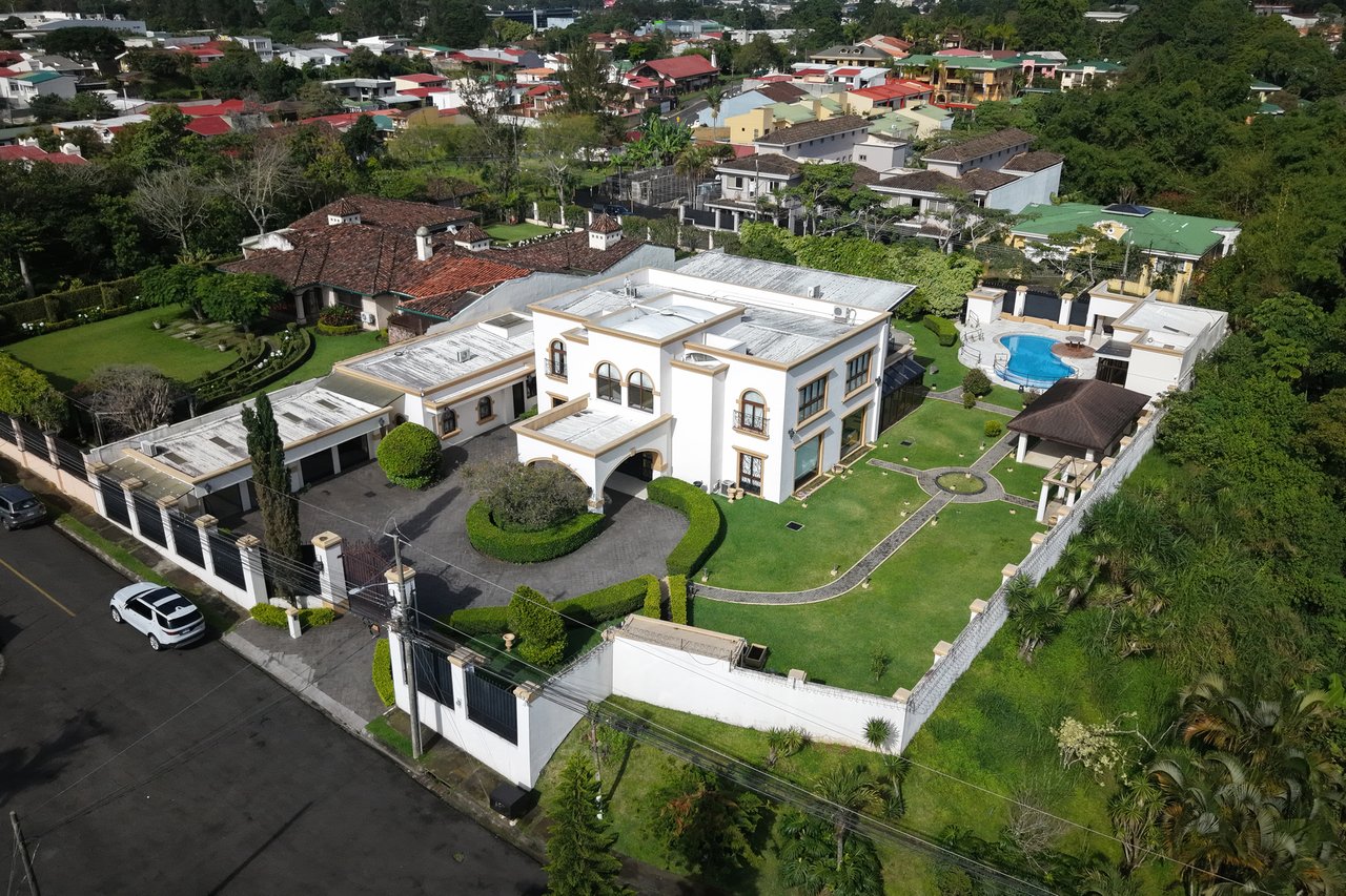Luxury City Estate, Curridabat, San Jose