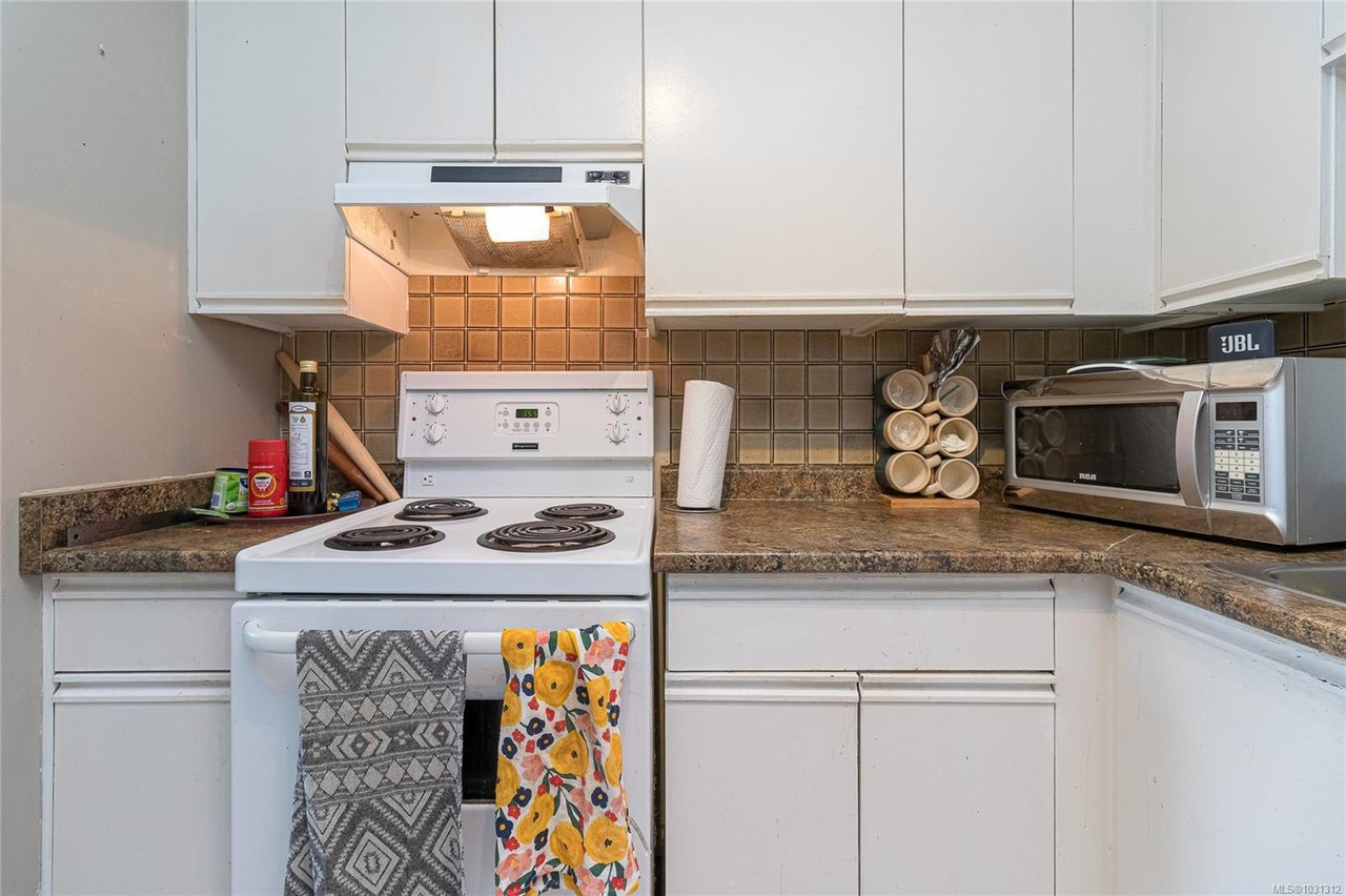 1109-1630 Quadra St, Victoria