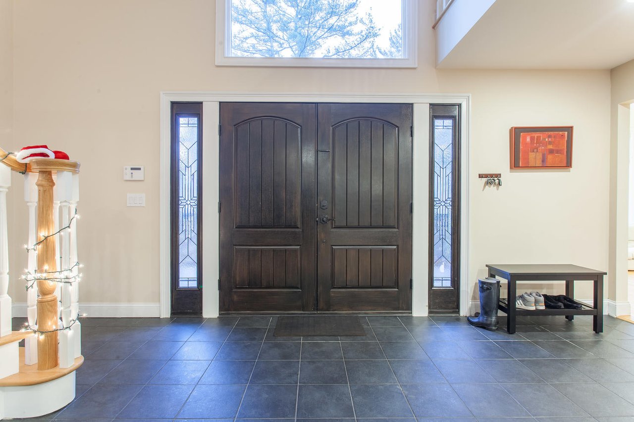 195 Cold Spring Rd, Syosset
