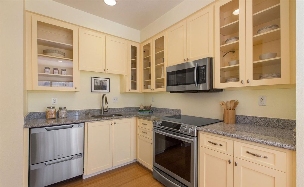 33 Vandewater St #104