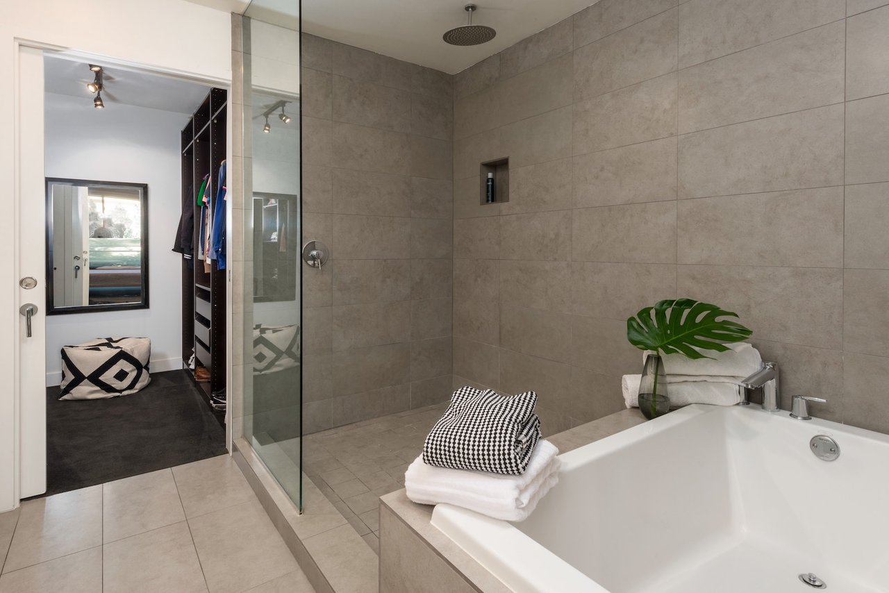 Modern 2 Bedroom/ 2 bath at the Metropol