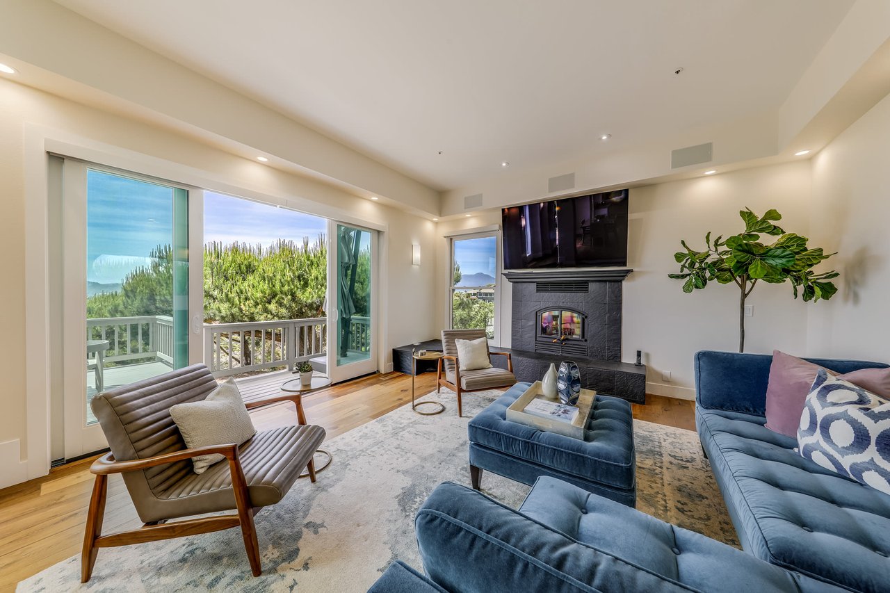 6 Mira Flores Lane