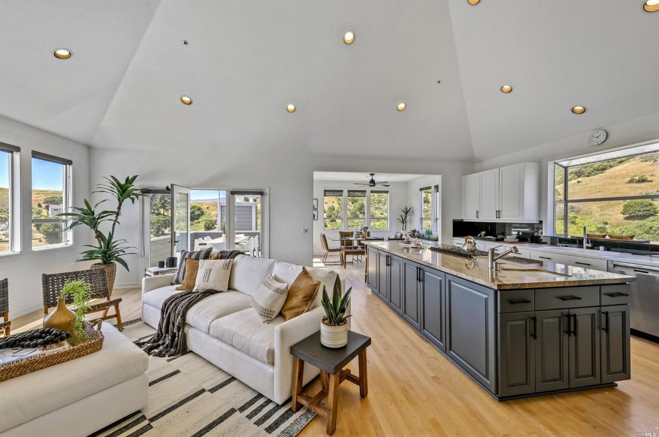 Contemporary Residence Adjacent to Open Space