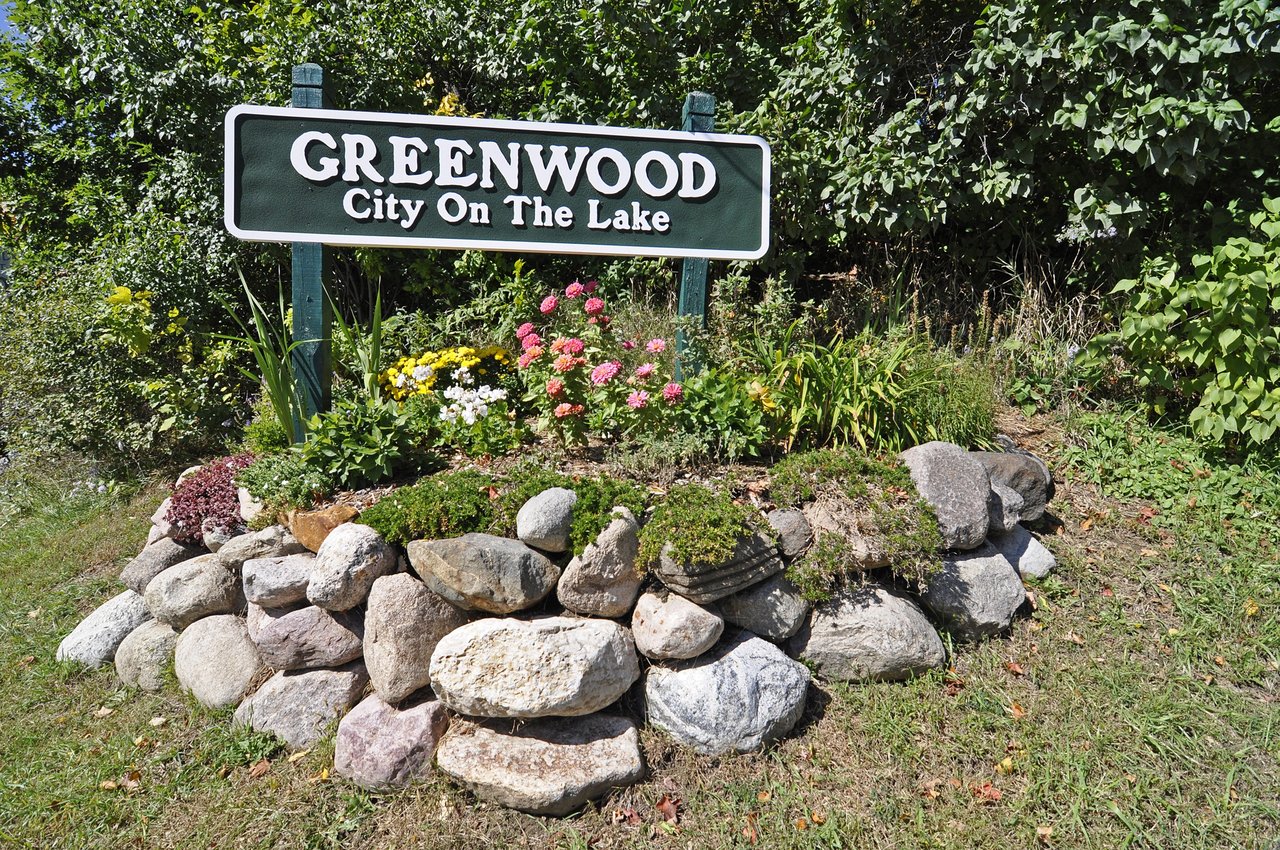 21955 Minnetonka Blvd # 4 | Greenwood