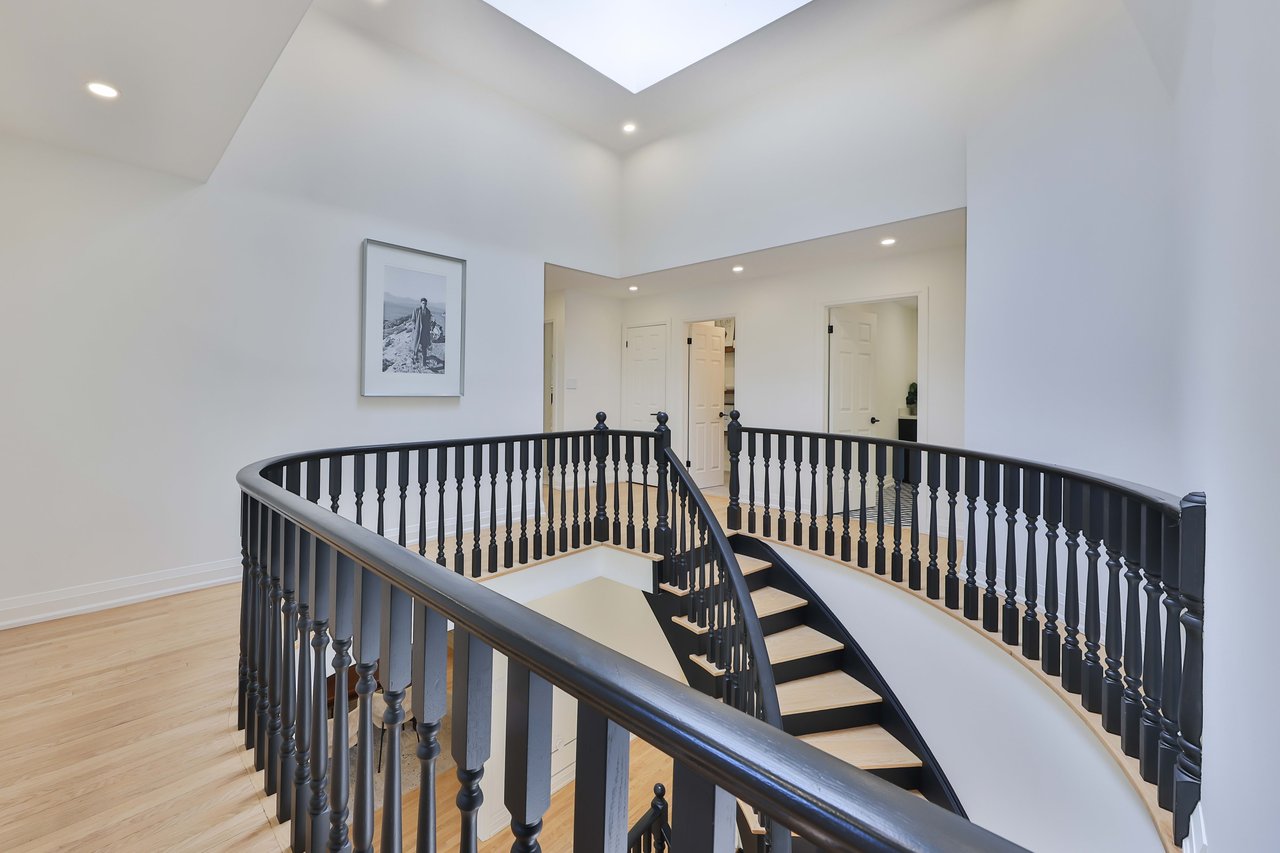 Elegant Luxury Living in Southeast Oakville